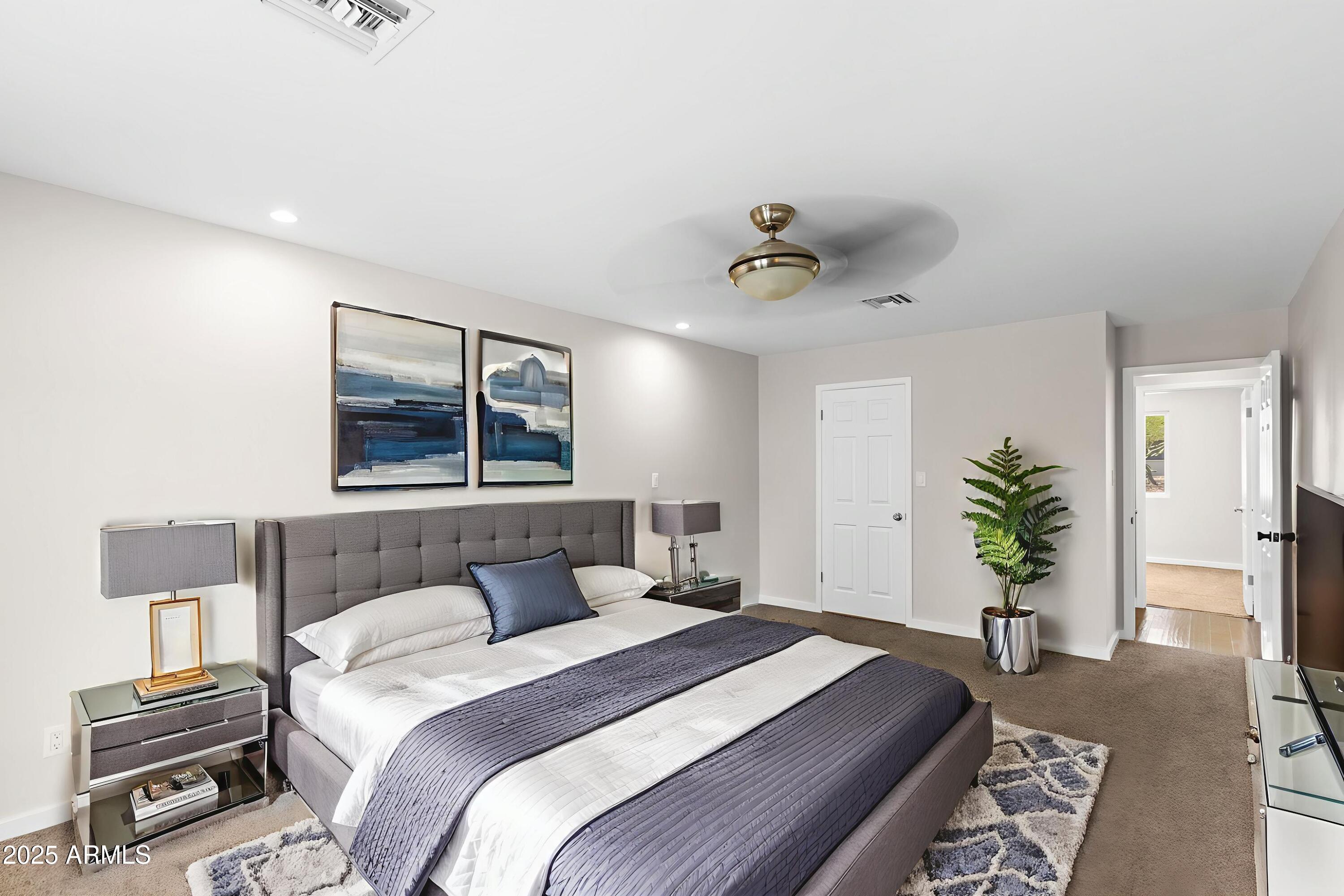 1911 E LAWRENCE Road