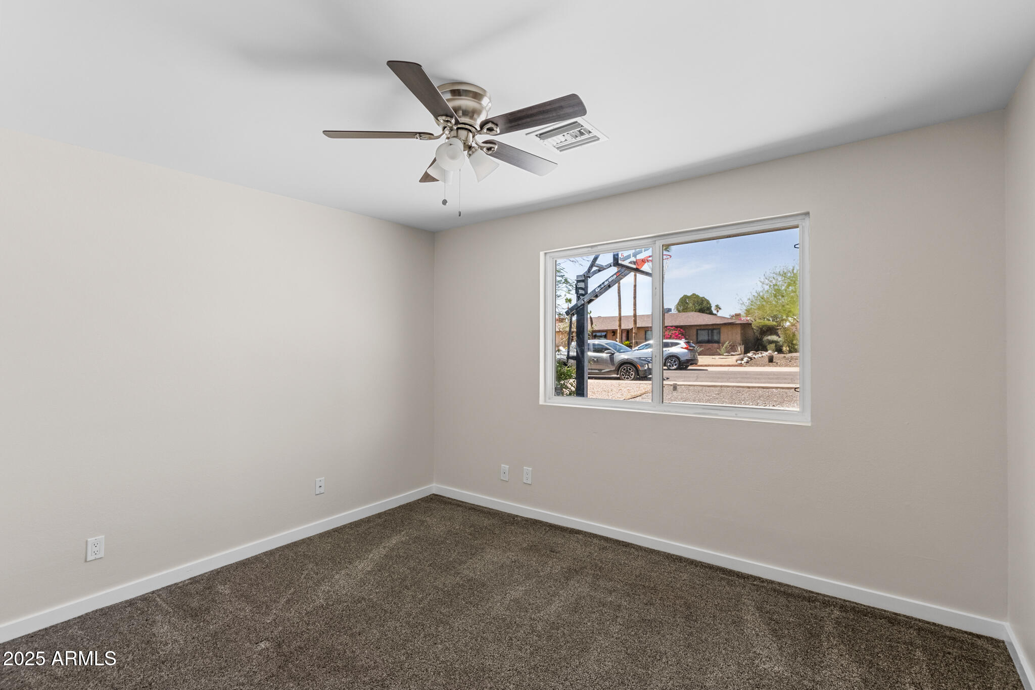 1911 E LAWRENCE Road