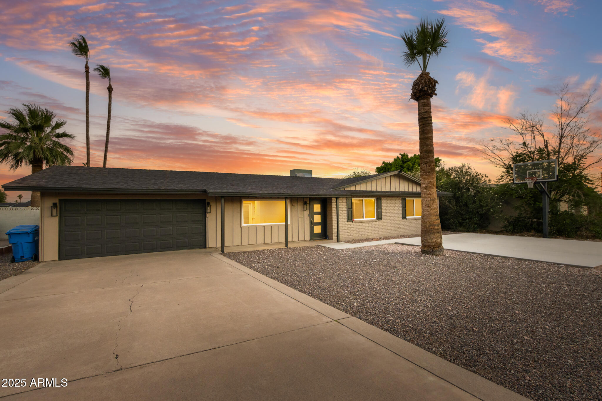 1911 E LAWRENCE Road