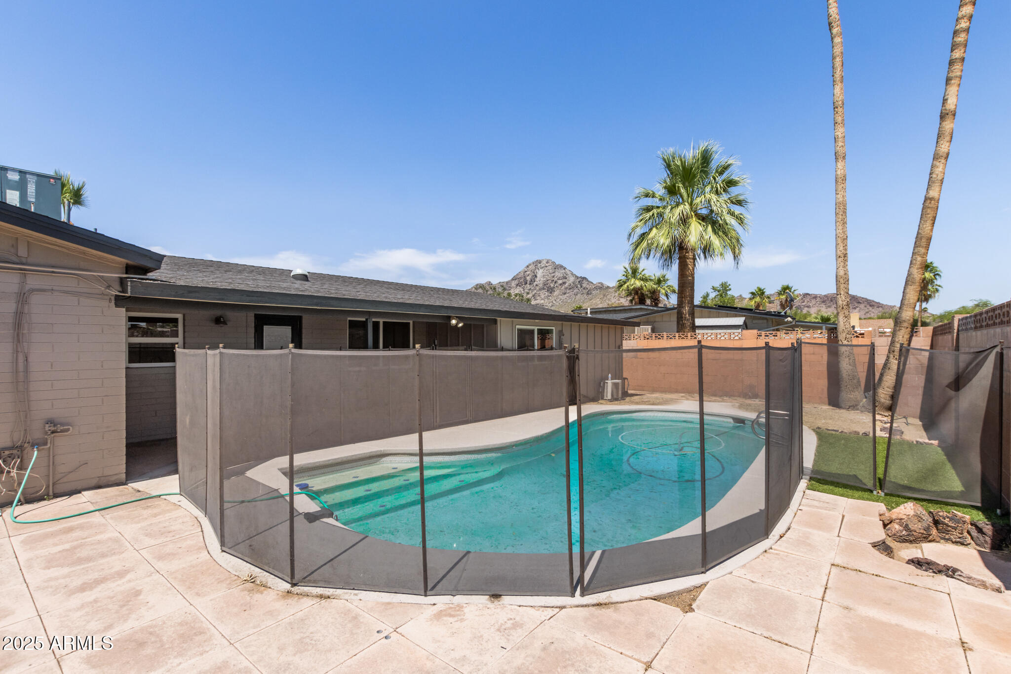 1911 E LAWRENCE Road