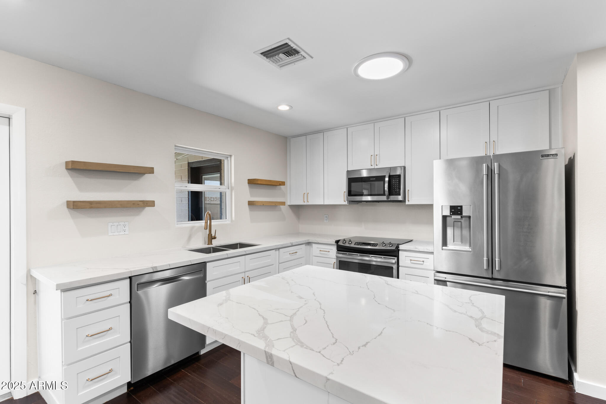 1911 E LAWRENCE Road