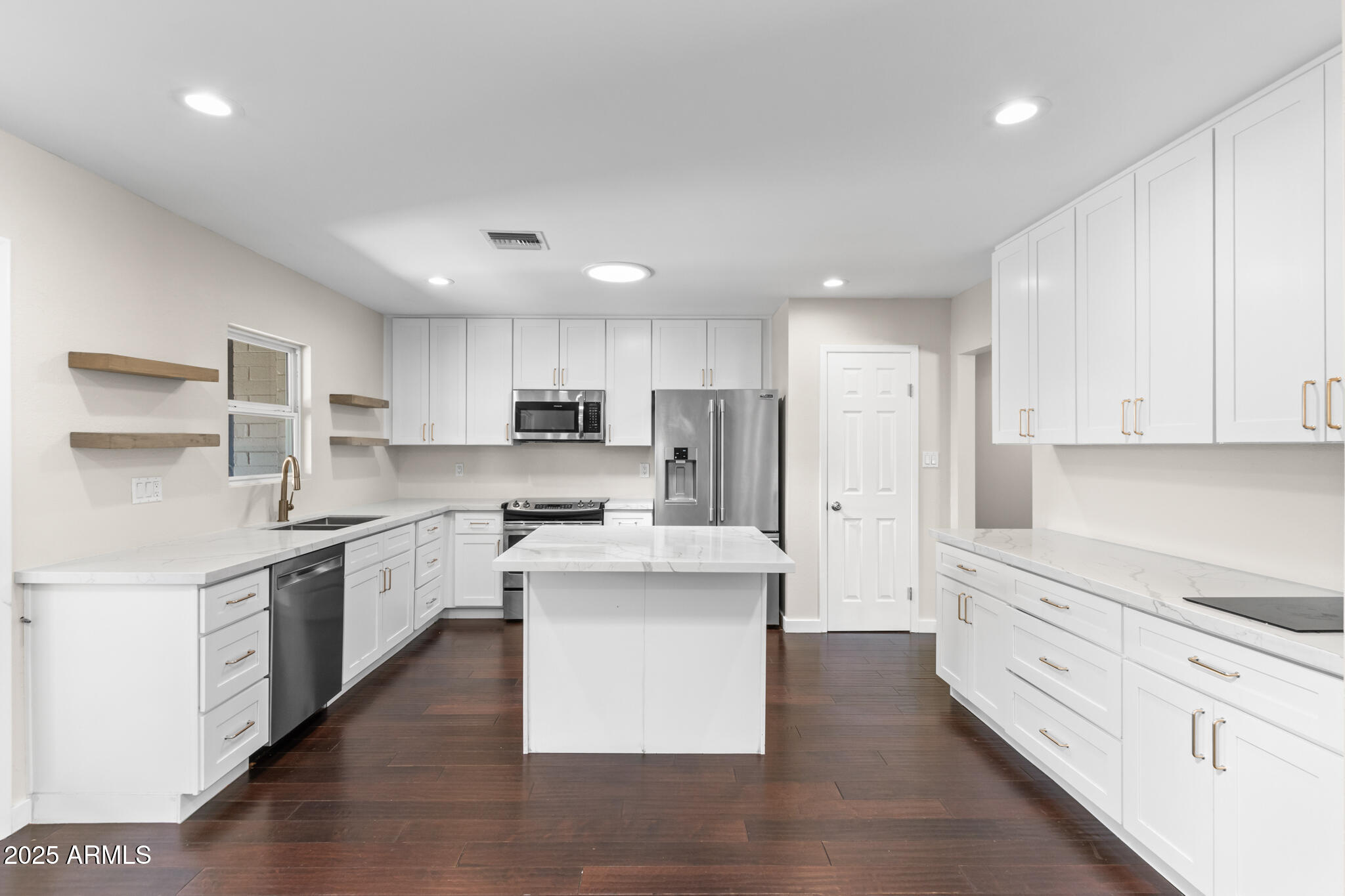 1911 E LAWRENCE Road