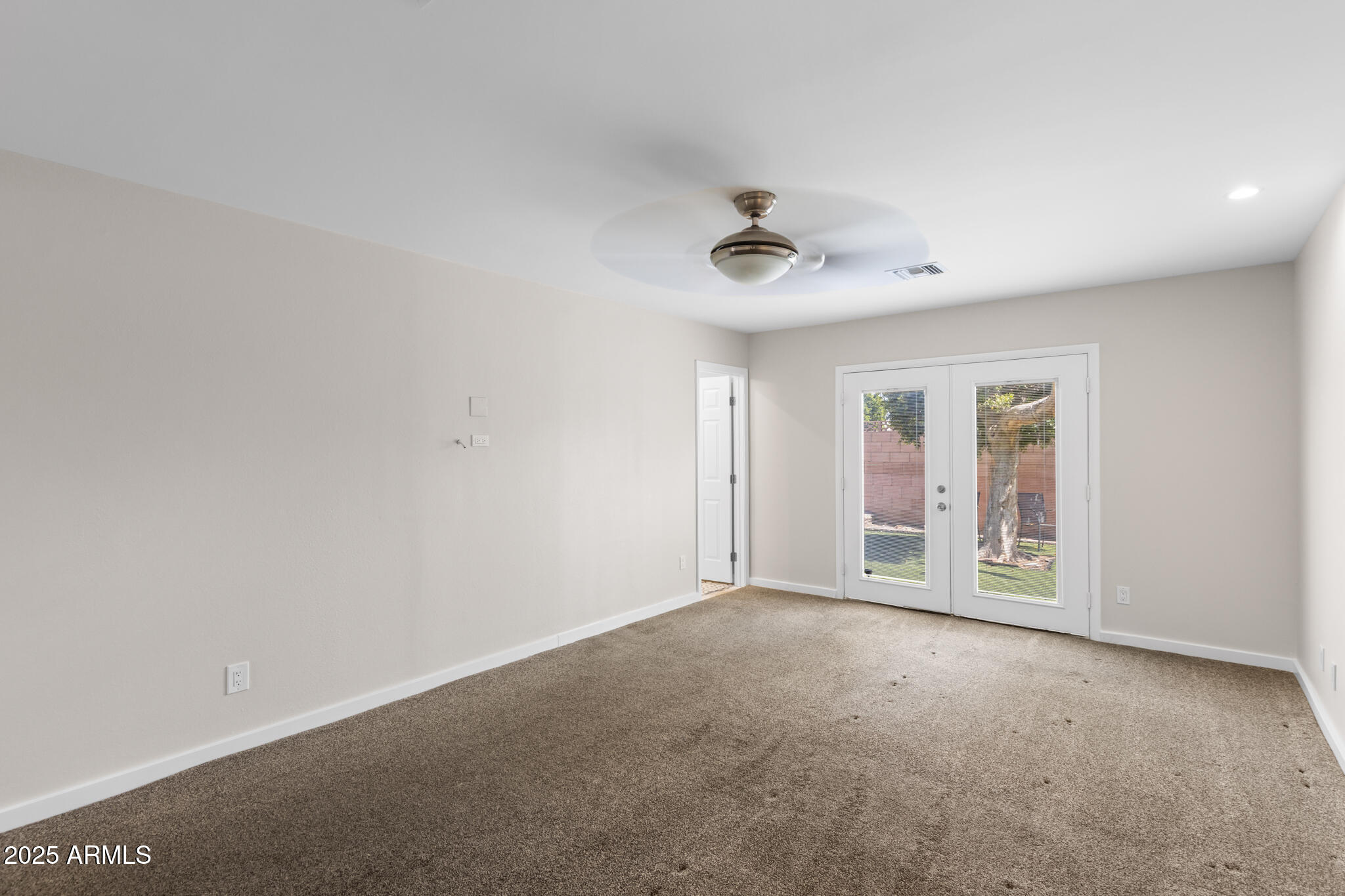 1911 E LAWRENCE Road