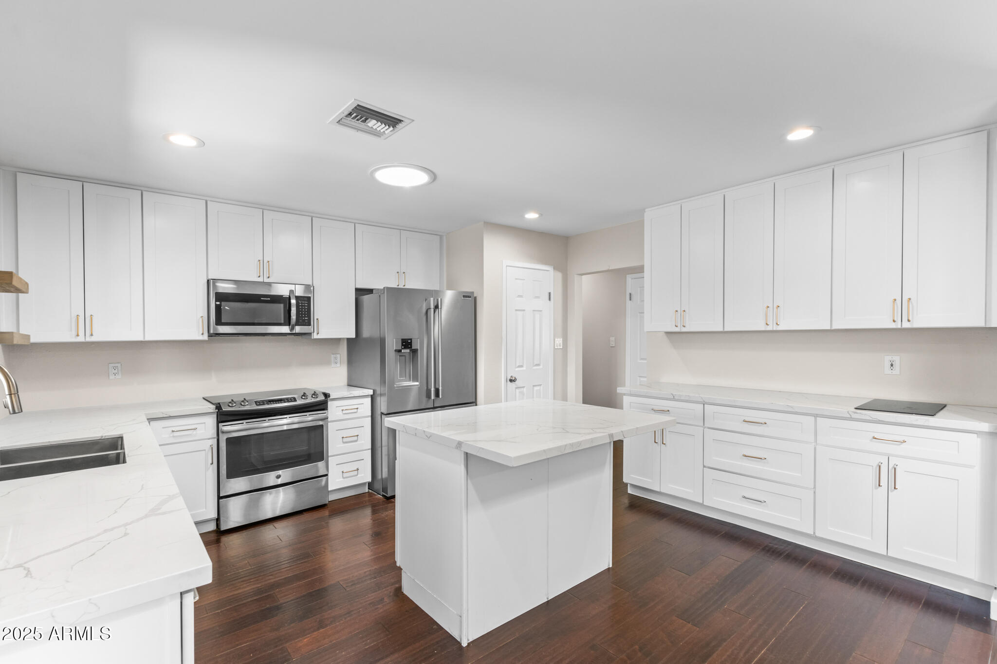 1911 E LAWRENCE Road