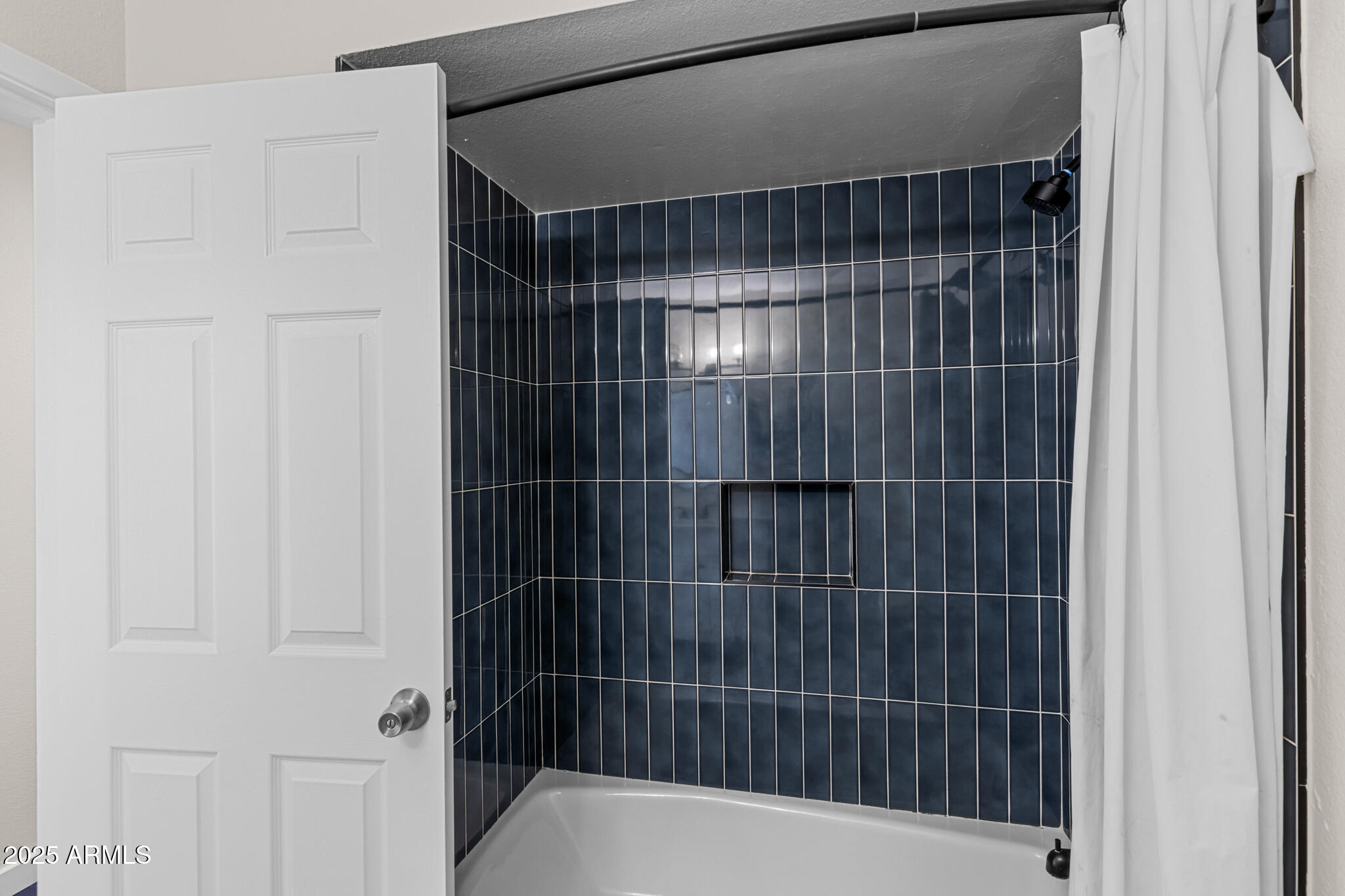 1911 E LAWRENCE Road