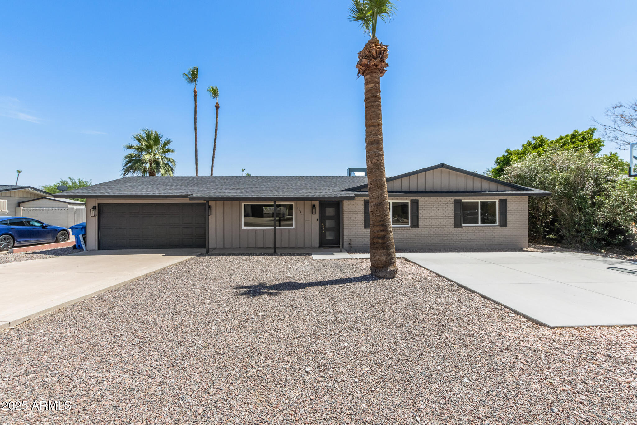 1911 E LAWRENCE Road