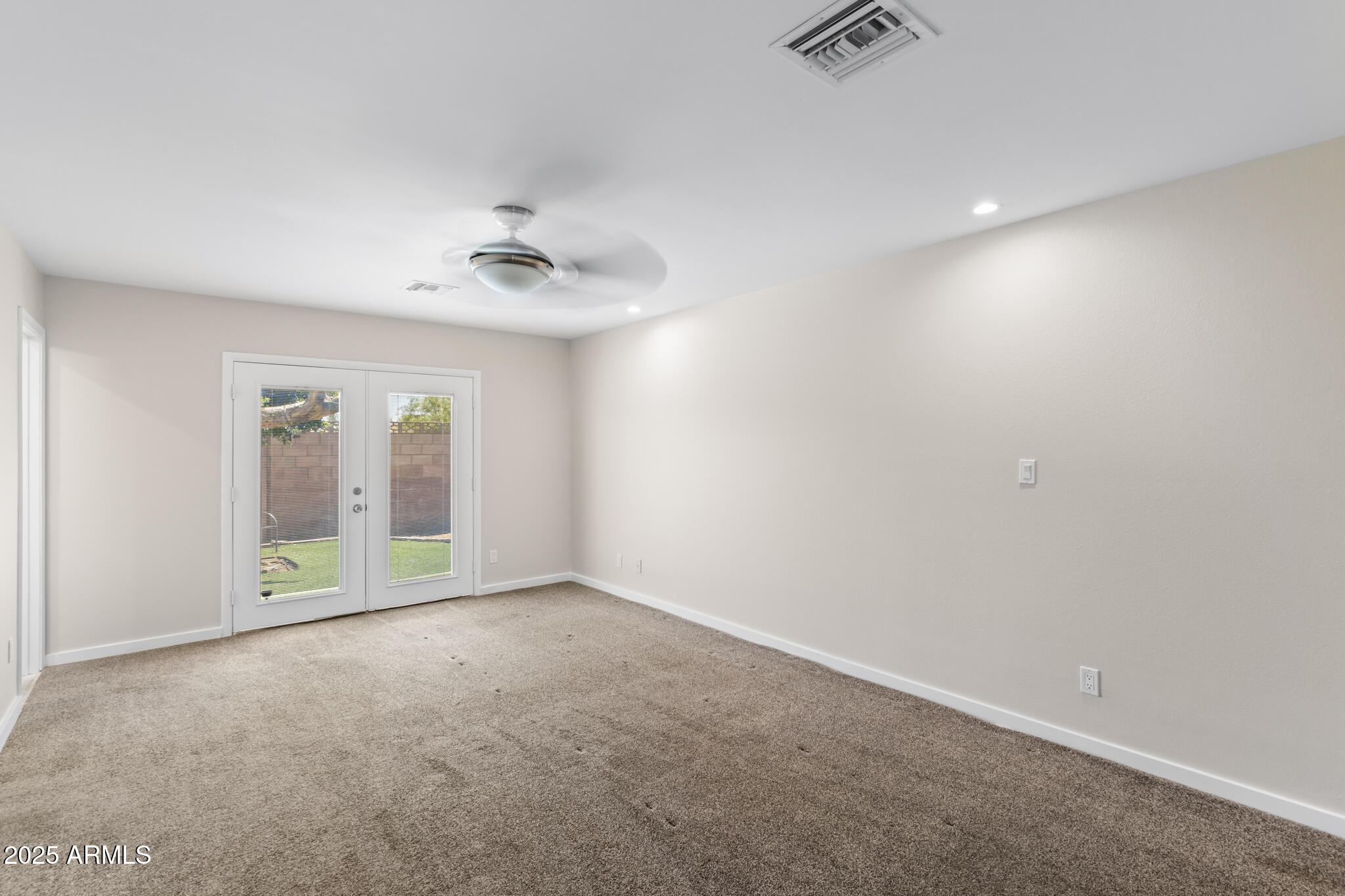 1911 E LAWRENCE Road