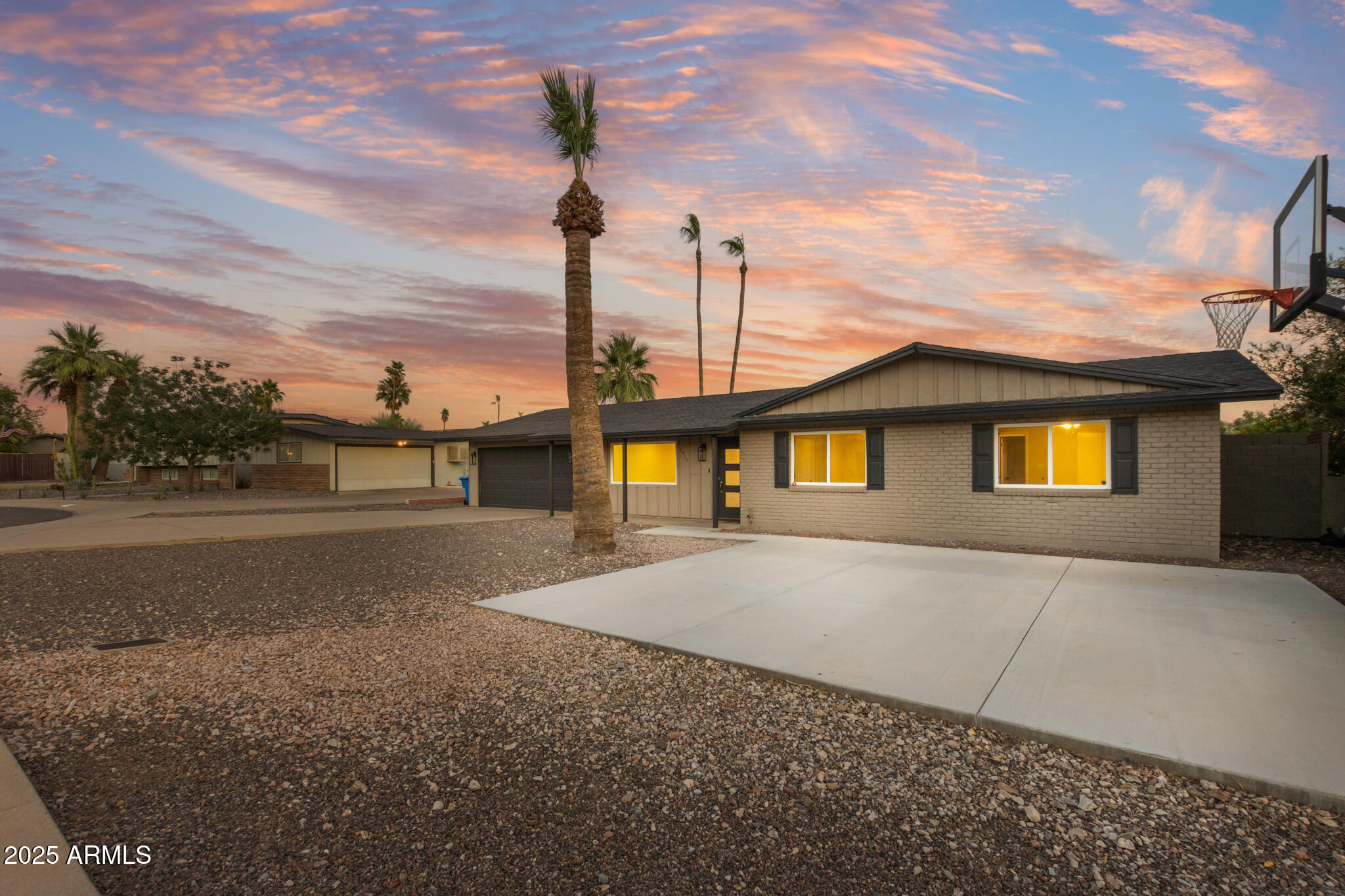 1911 E LAWRENCE Road