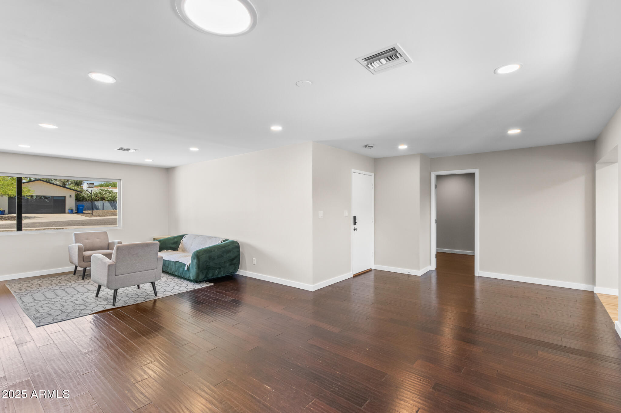 1911 E LAWRENCE Road