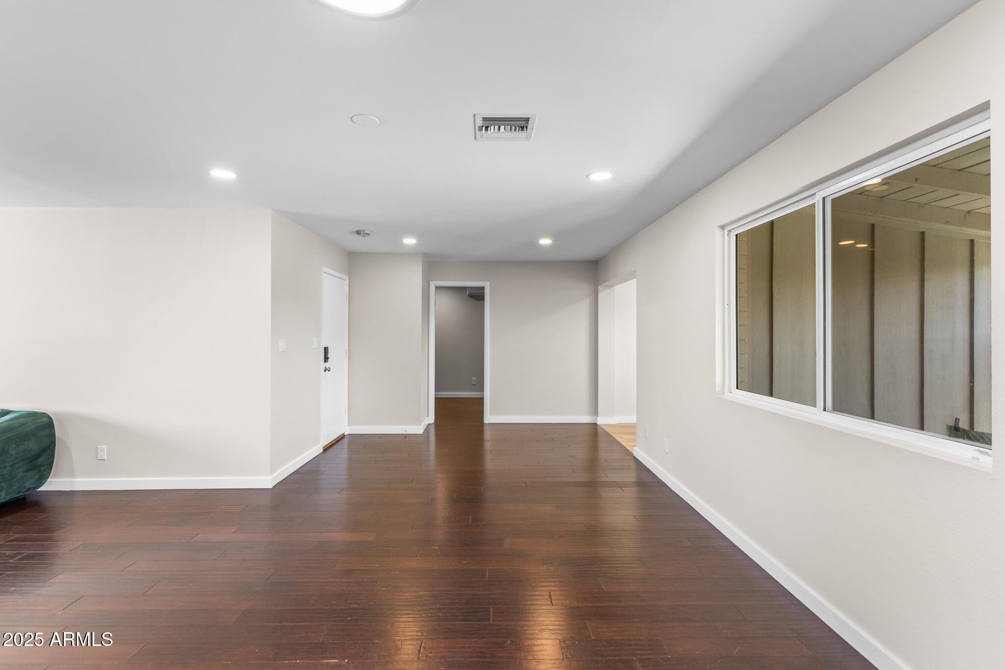 1911 E LAWRENCE Road