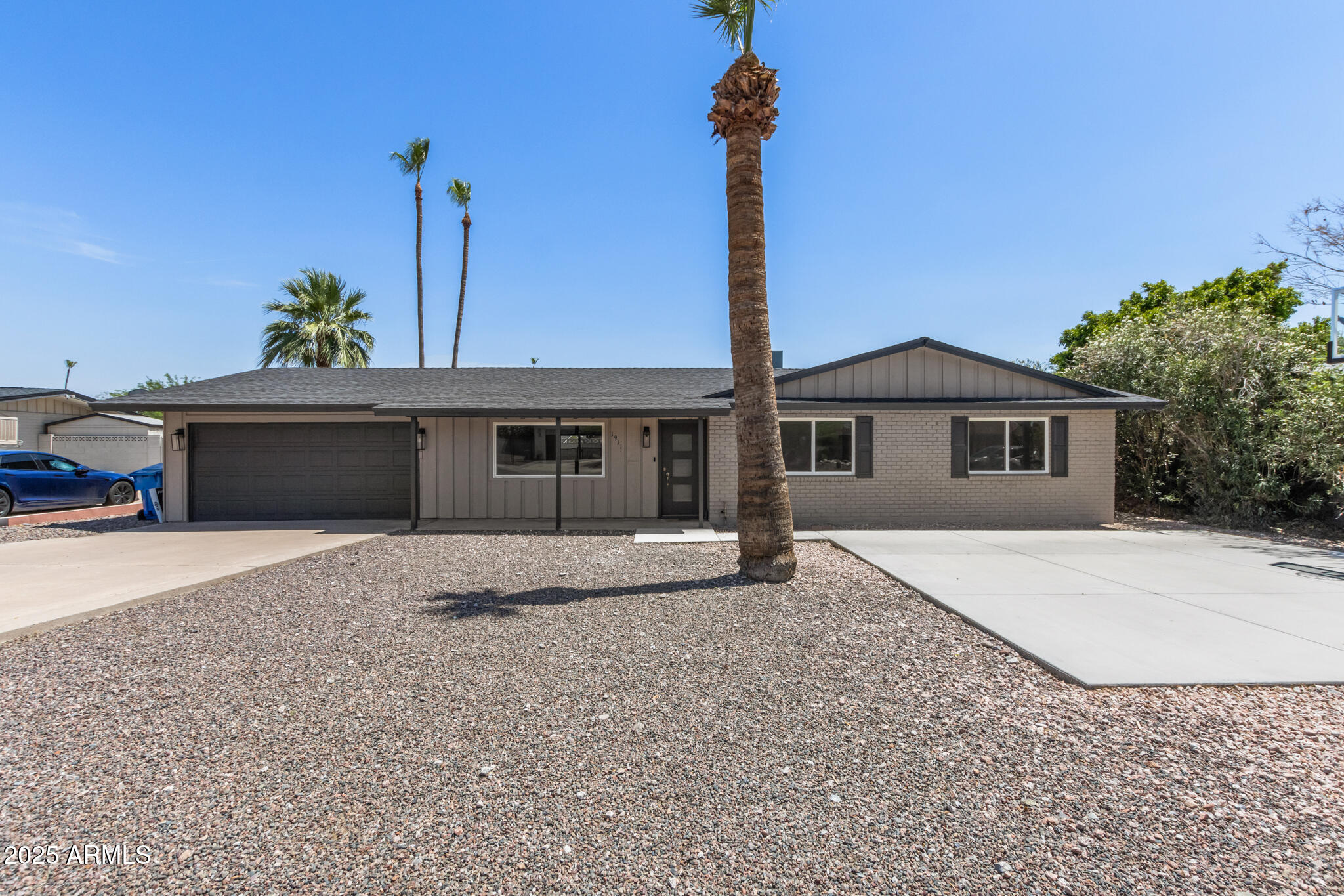 1911 E LAWRENCE Road