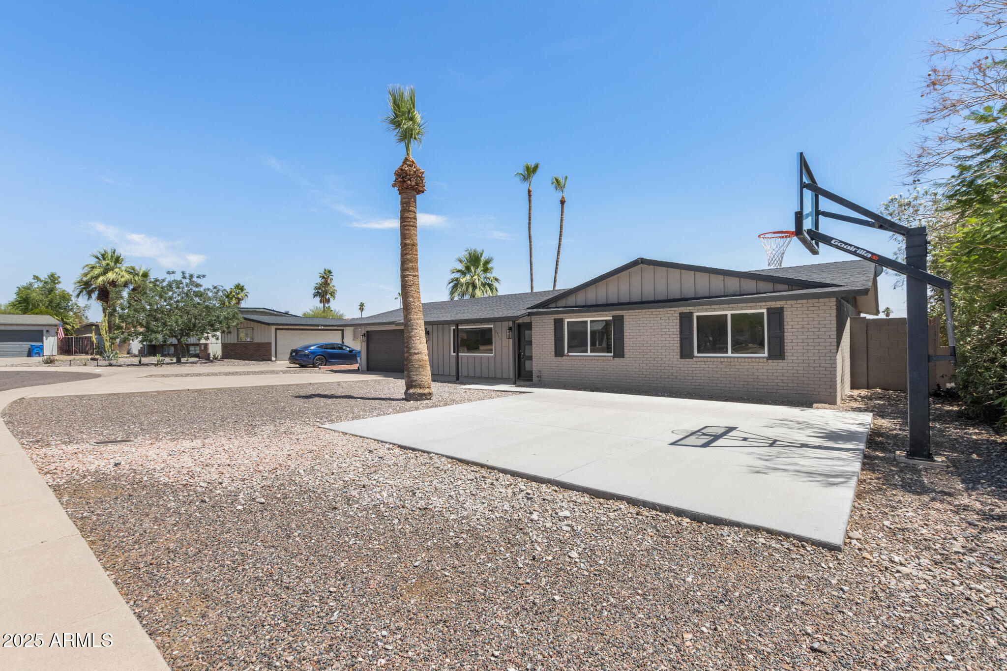 1911 E LAWRENCE Road