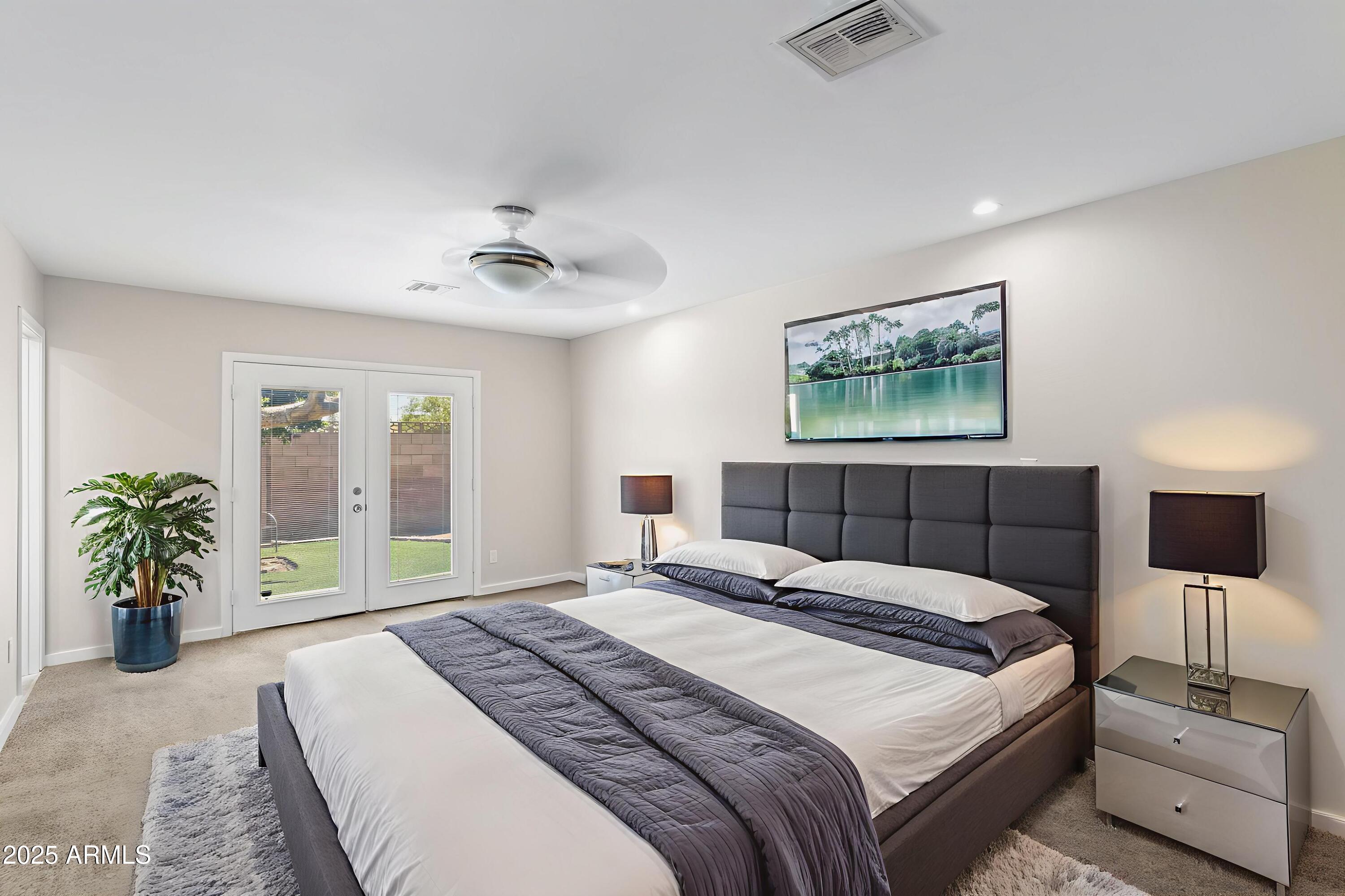 1911 E LAWRENCE Road