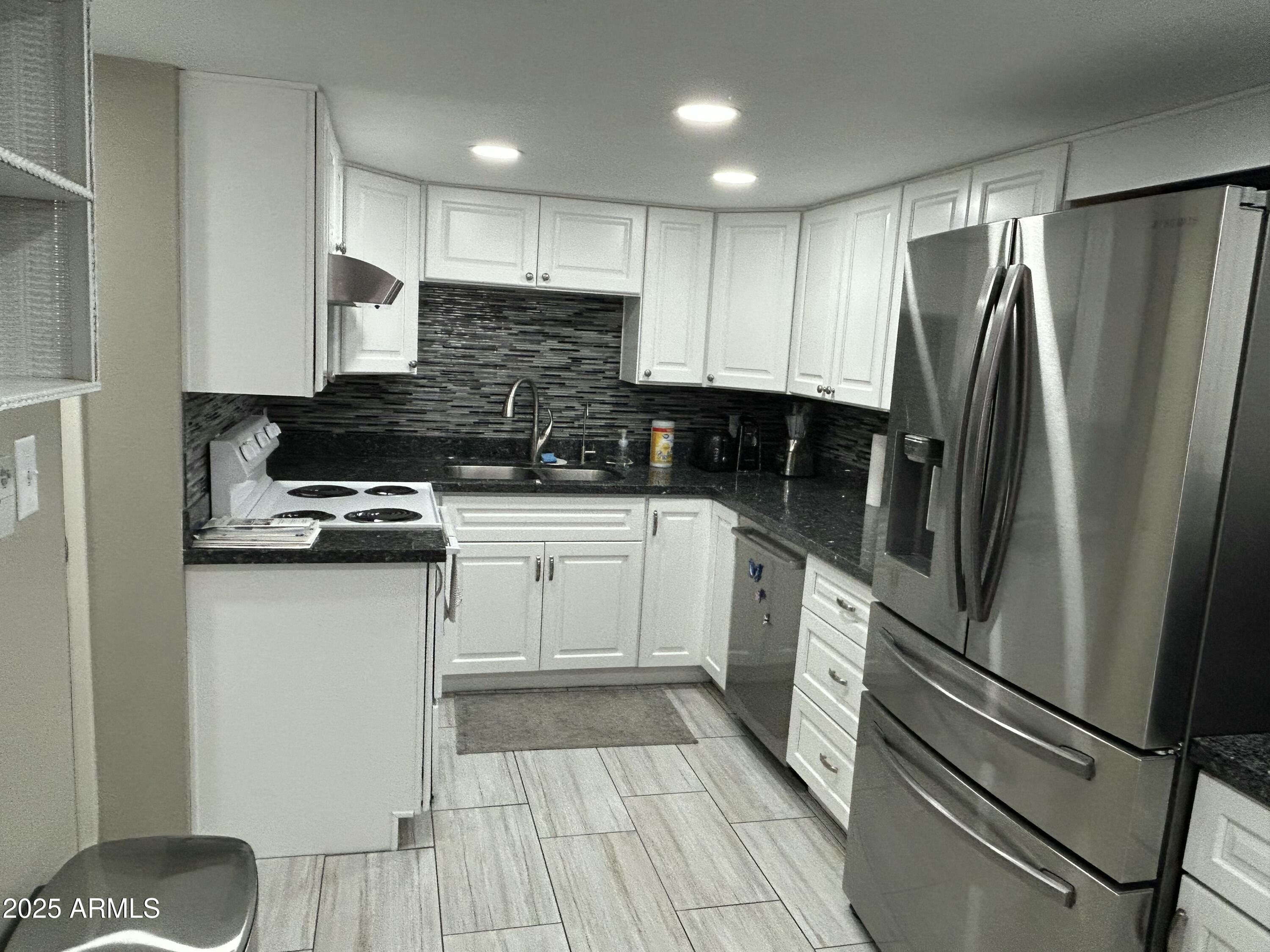 1734 W TUCKEY Lane, 14