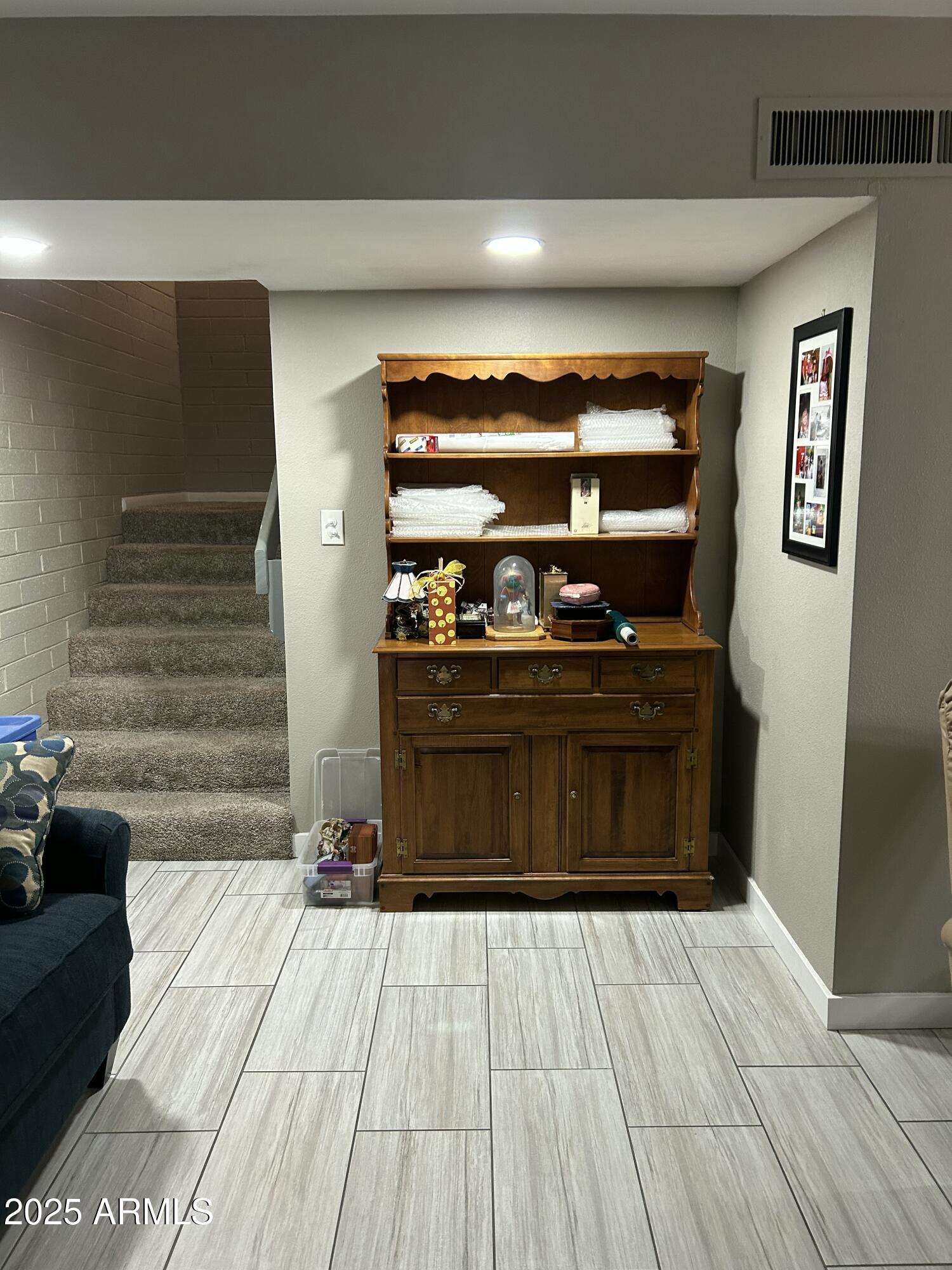 1734 W TUCKEY Lane, 14