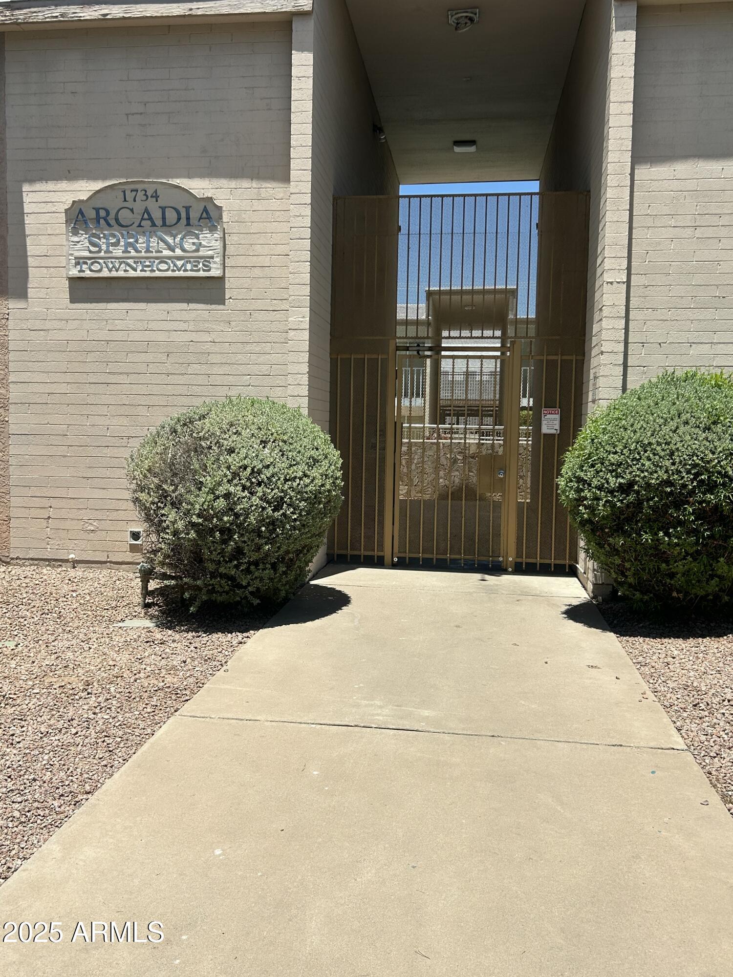 1734 W TUCKEY Lane, 14