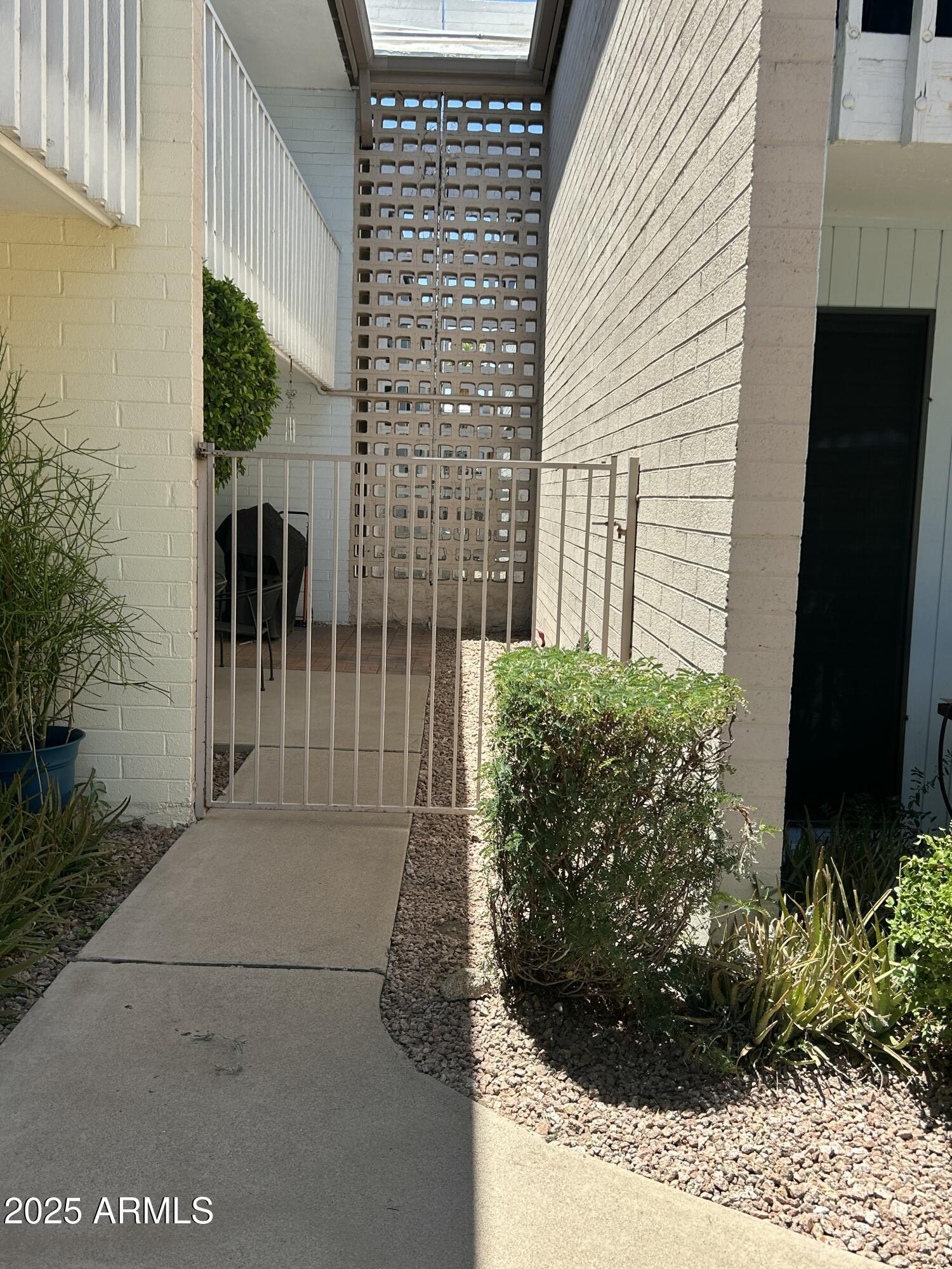 1734 W TUCKEY Lane, 14