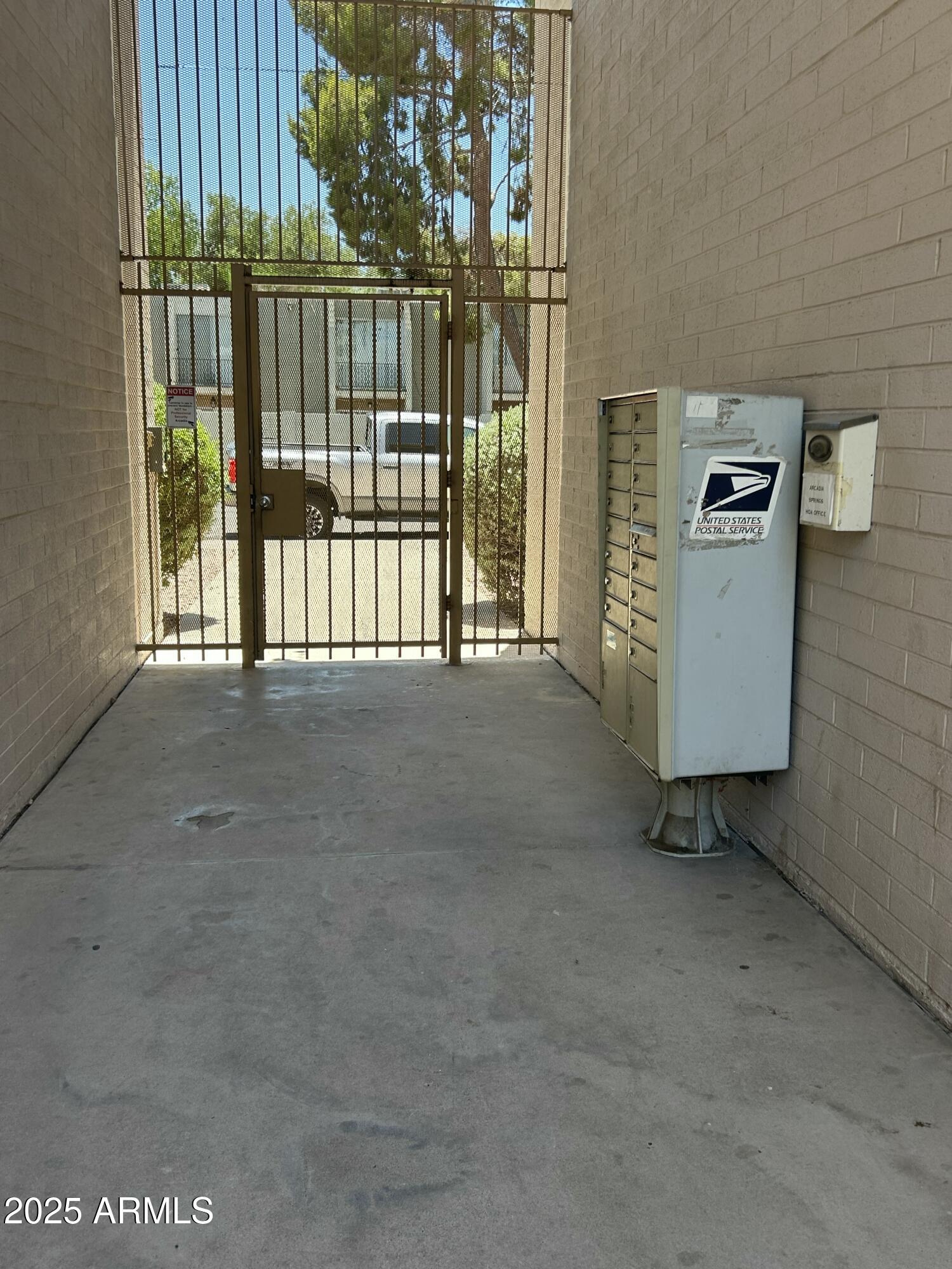 1734 W TUCKEY Lane, 14