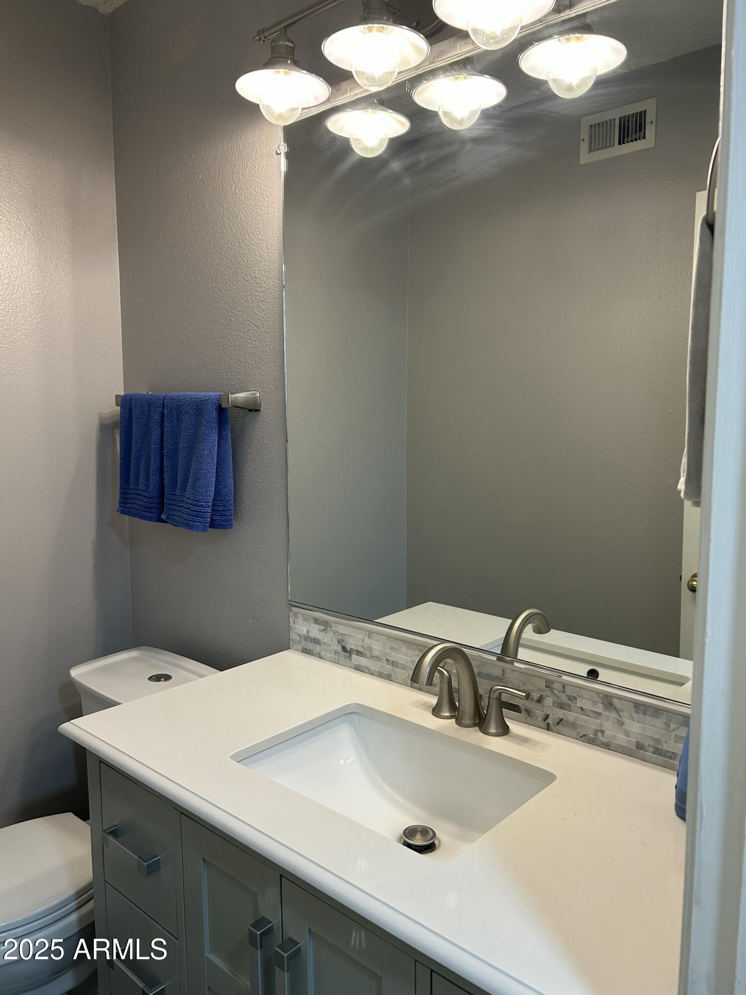 1734 W TUCKEY Lane, 14