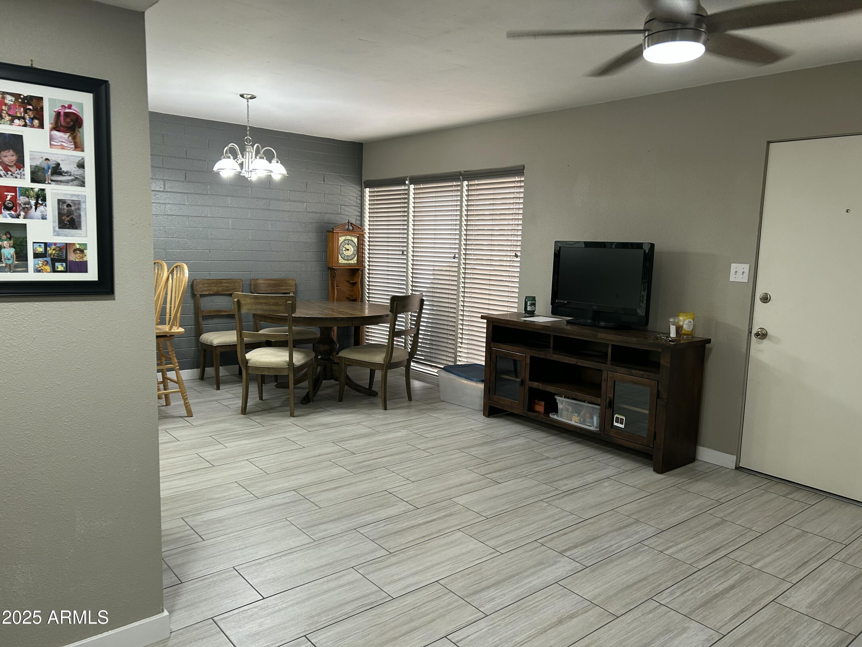 1734 W TUCKEY Lane, 14