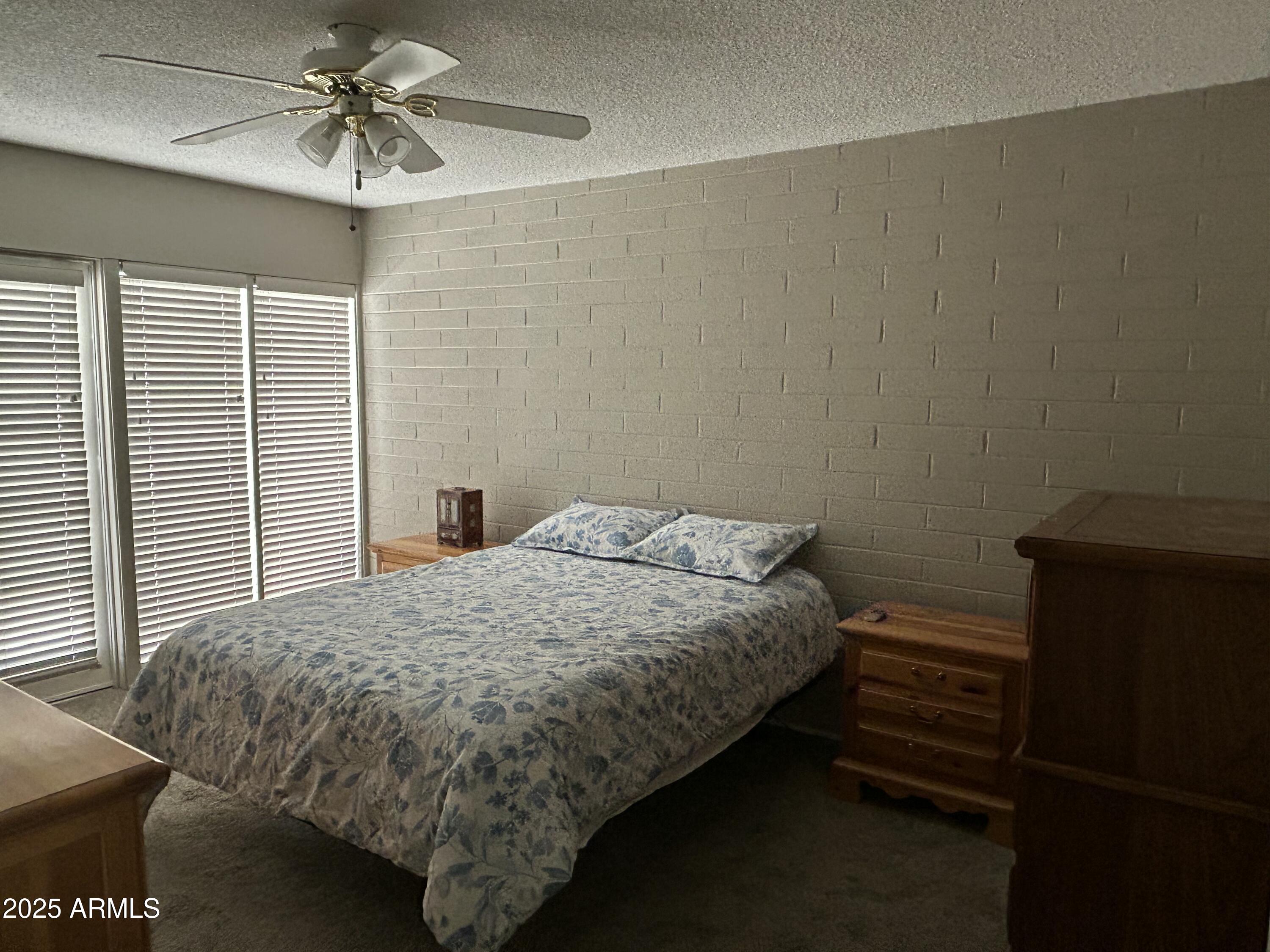 1734 W TUCKEY Lane, 14