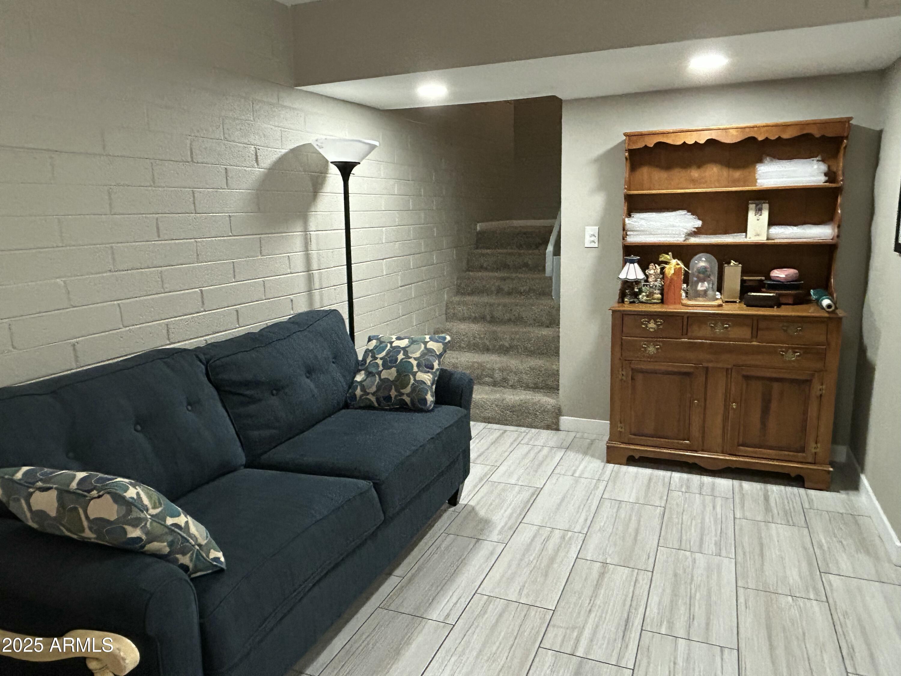 1734 W TUCKEY Lane, 14