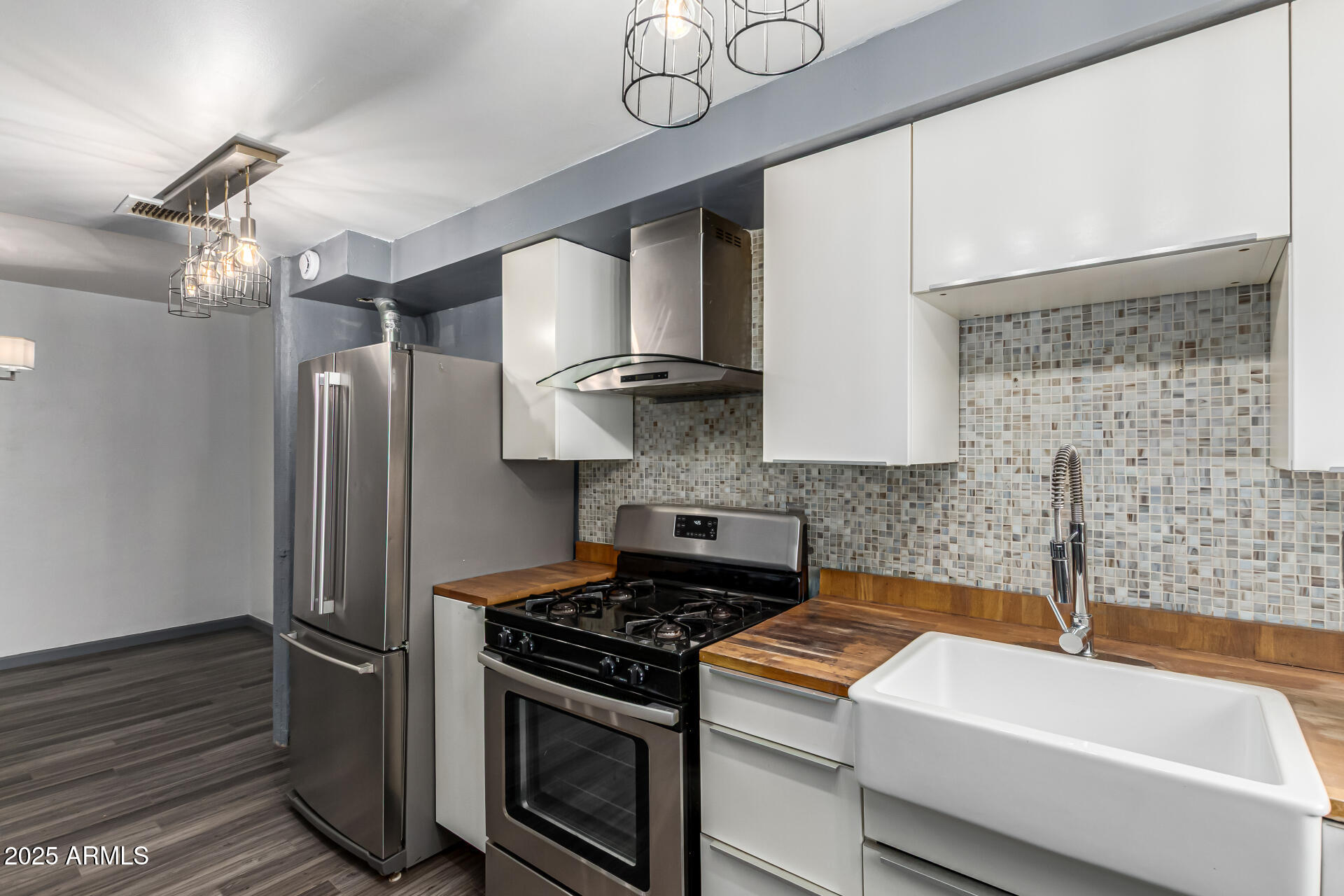 2941 N 19TH Avenue 95