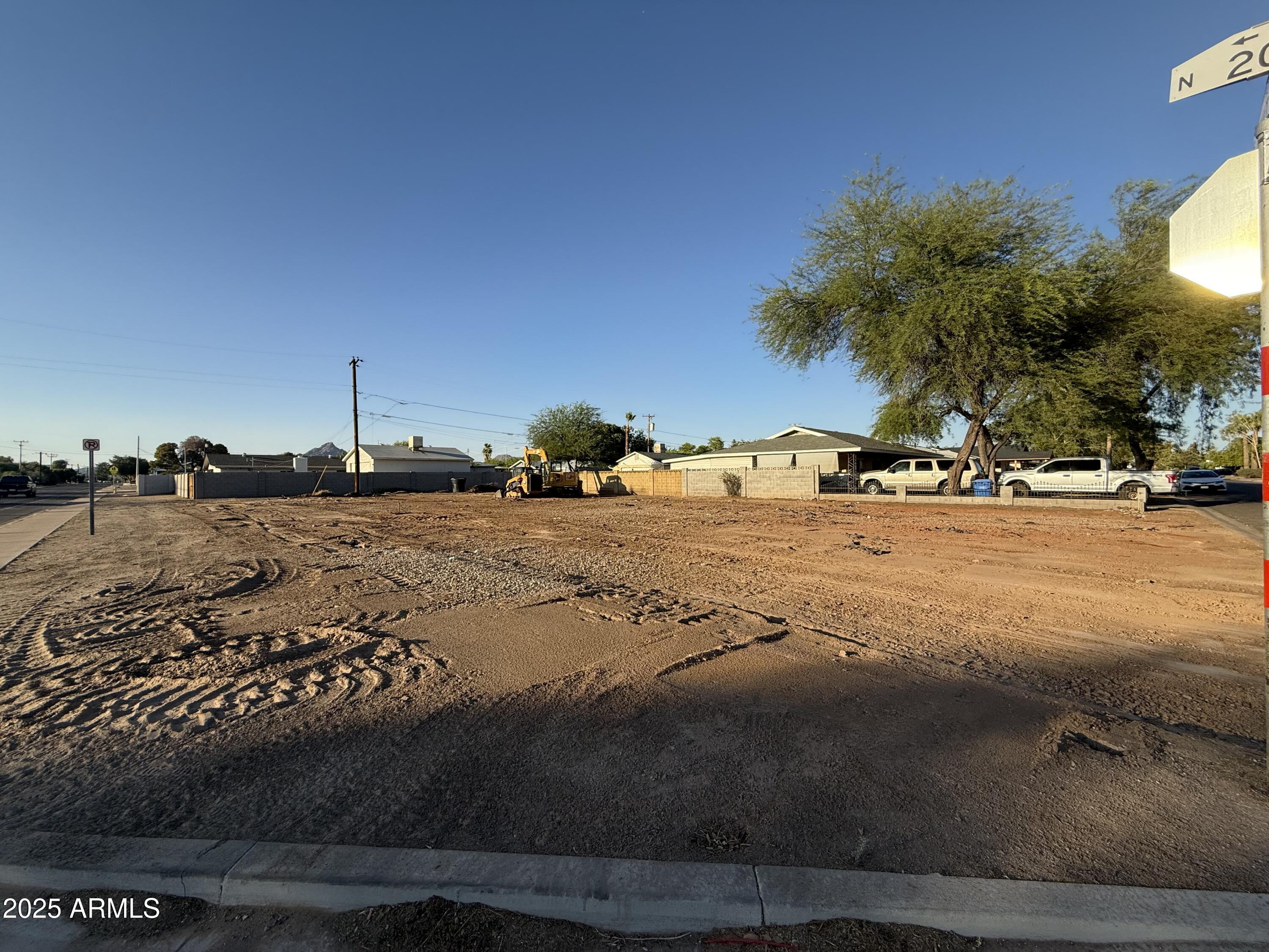 2002 E WHITTON Avenue, 32