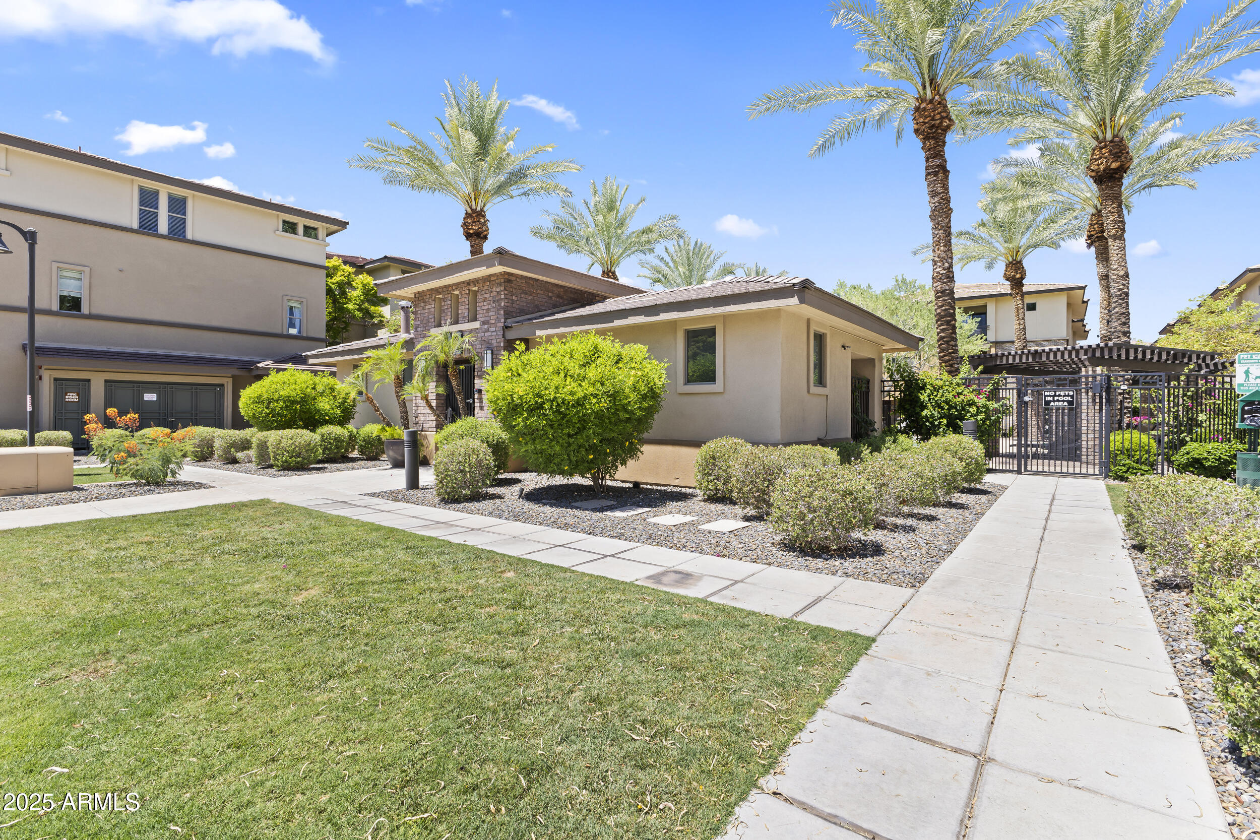 17850 N 68TH Street, 1017