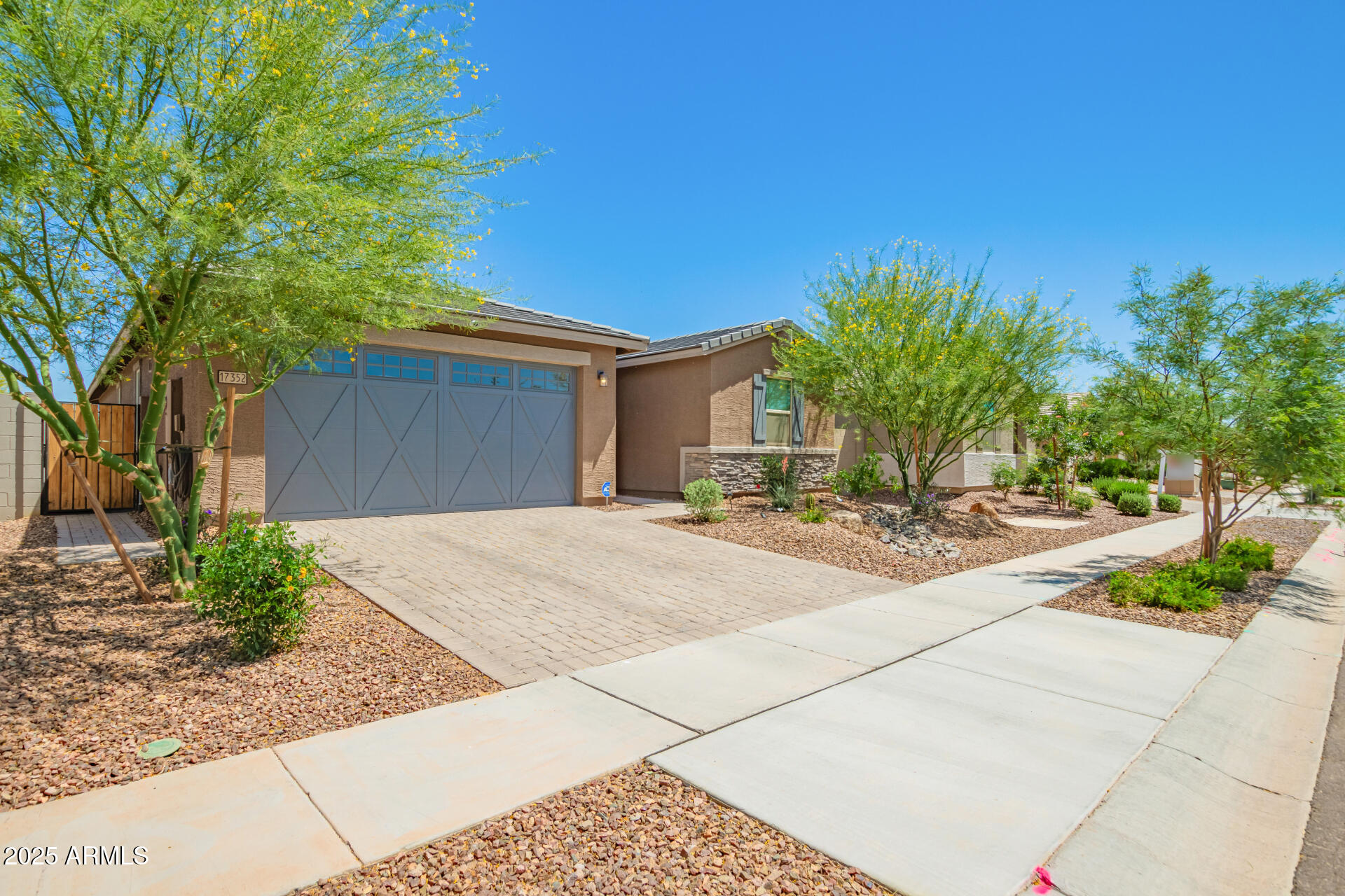 17352 W RED FOX Road
