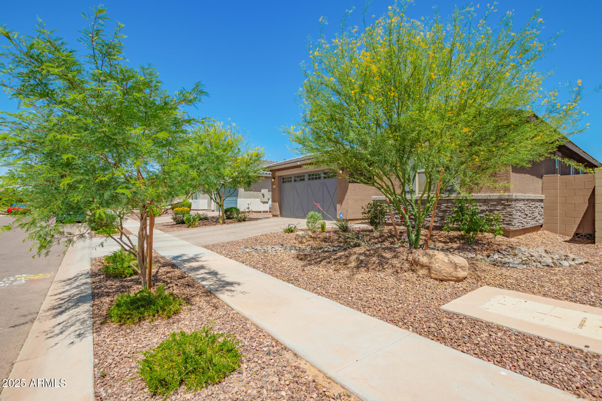 17352 W RED FOX Road