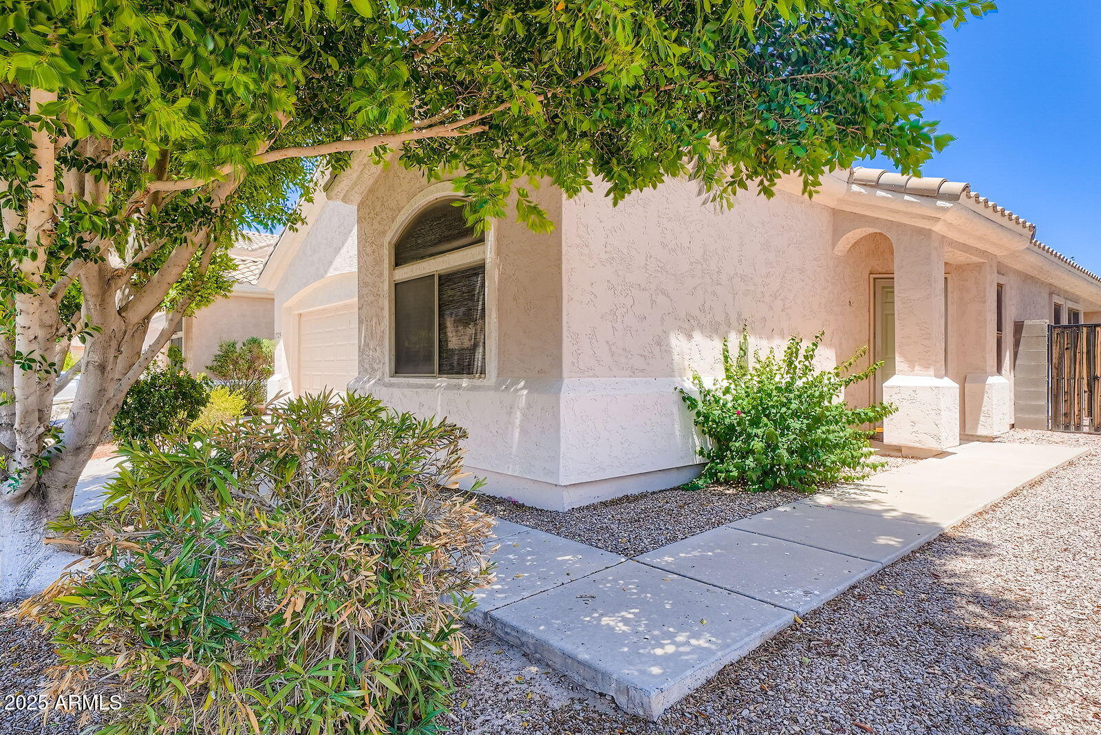 2729 N KENTON Street