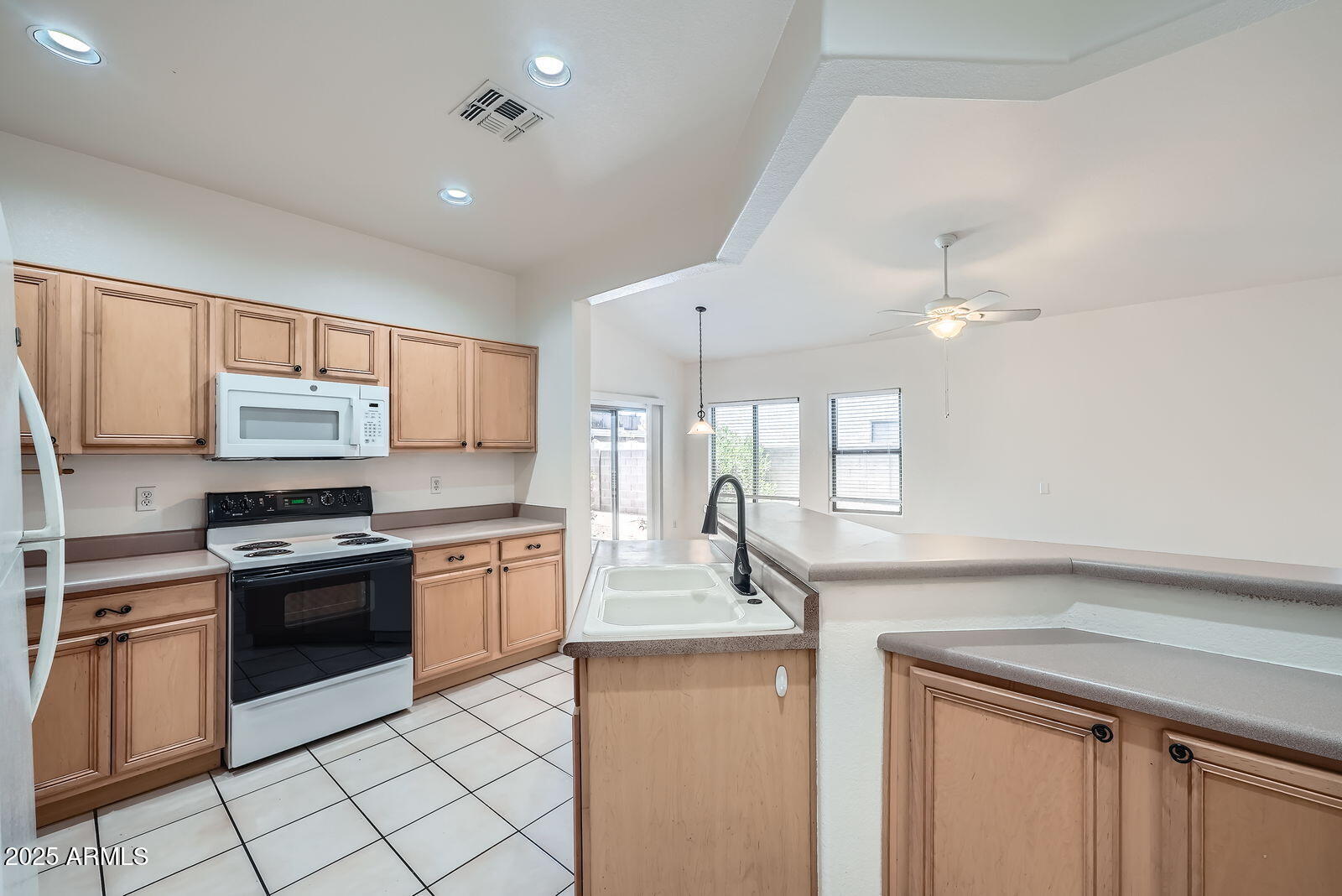 2729 N KENTON Street