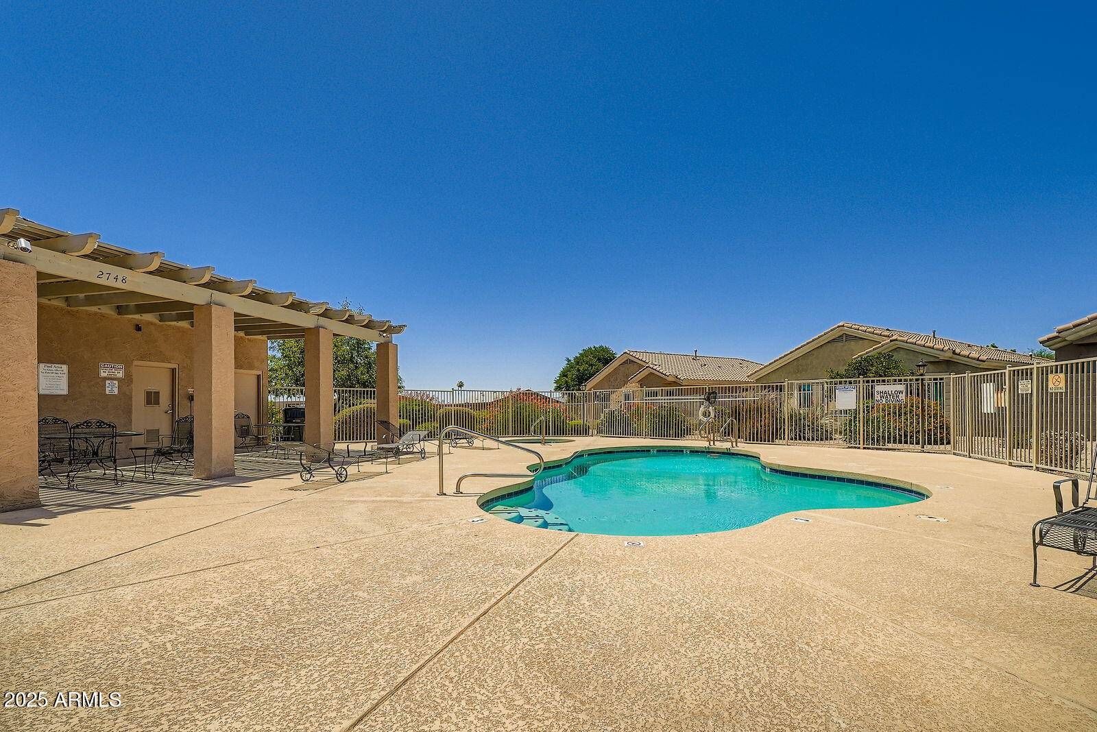 2729 N KENTON Street