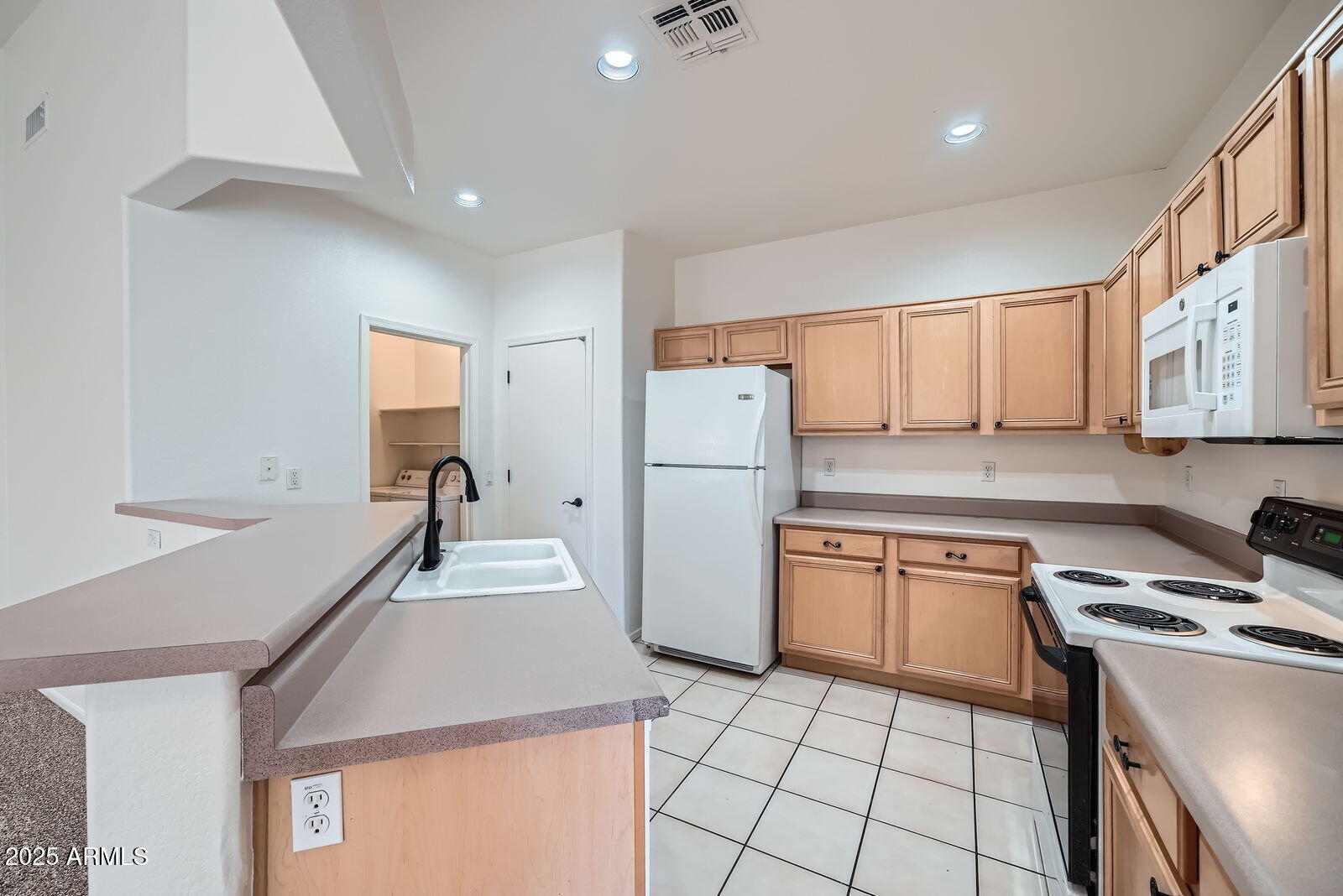 2729 N KENTON Street