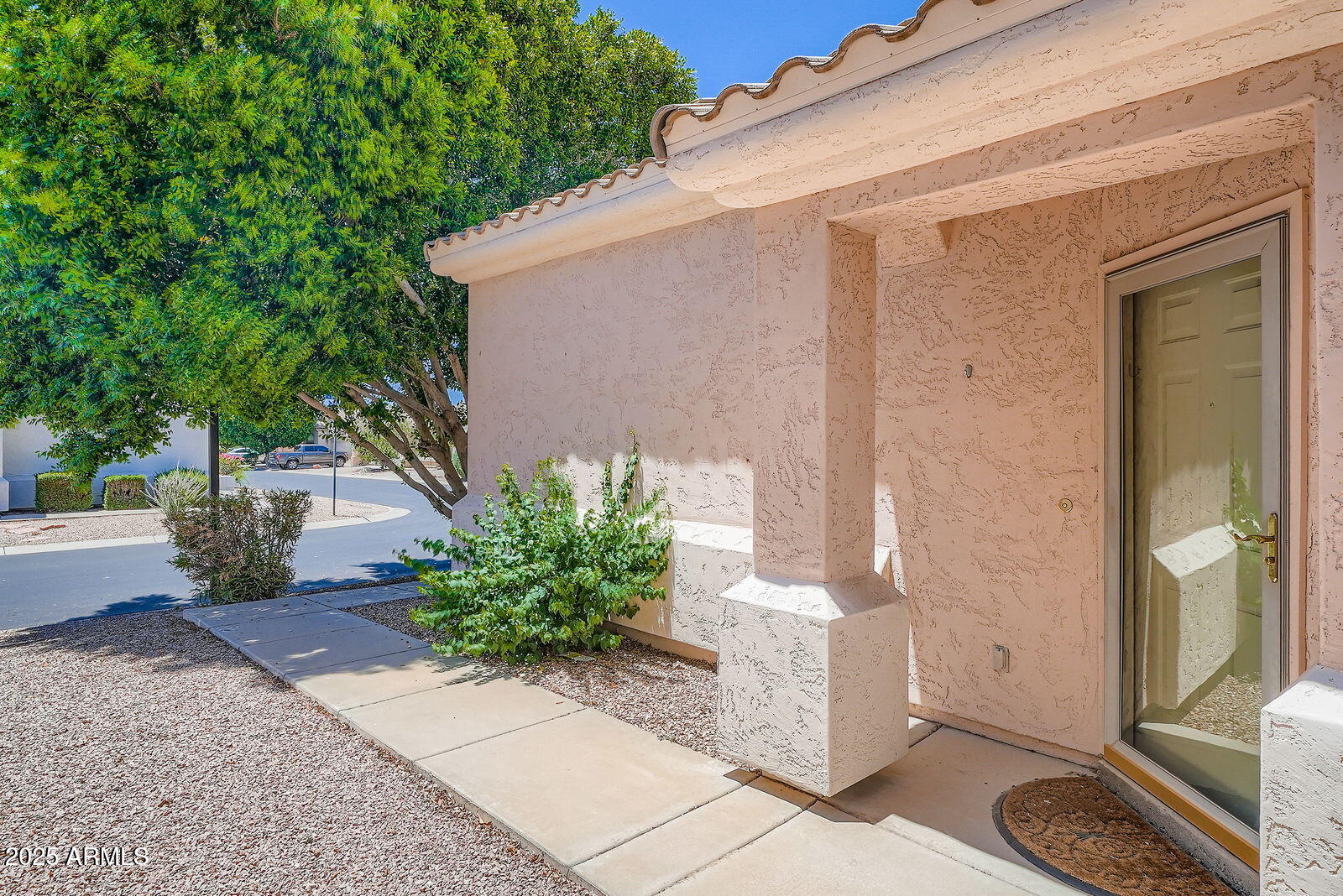 2729 N KENTON Street