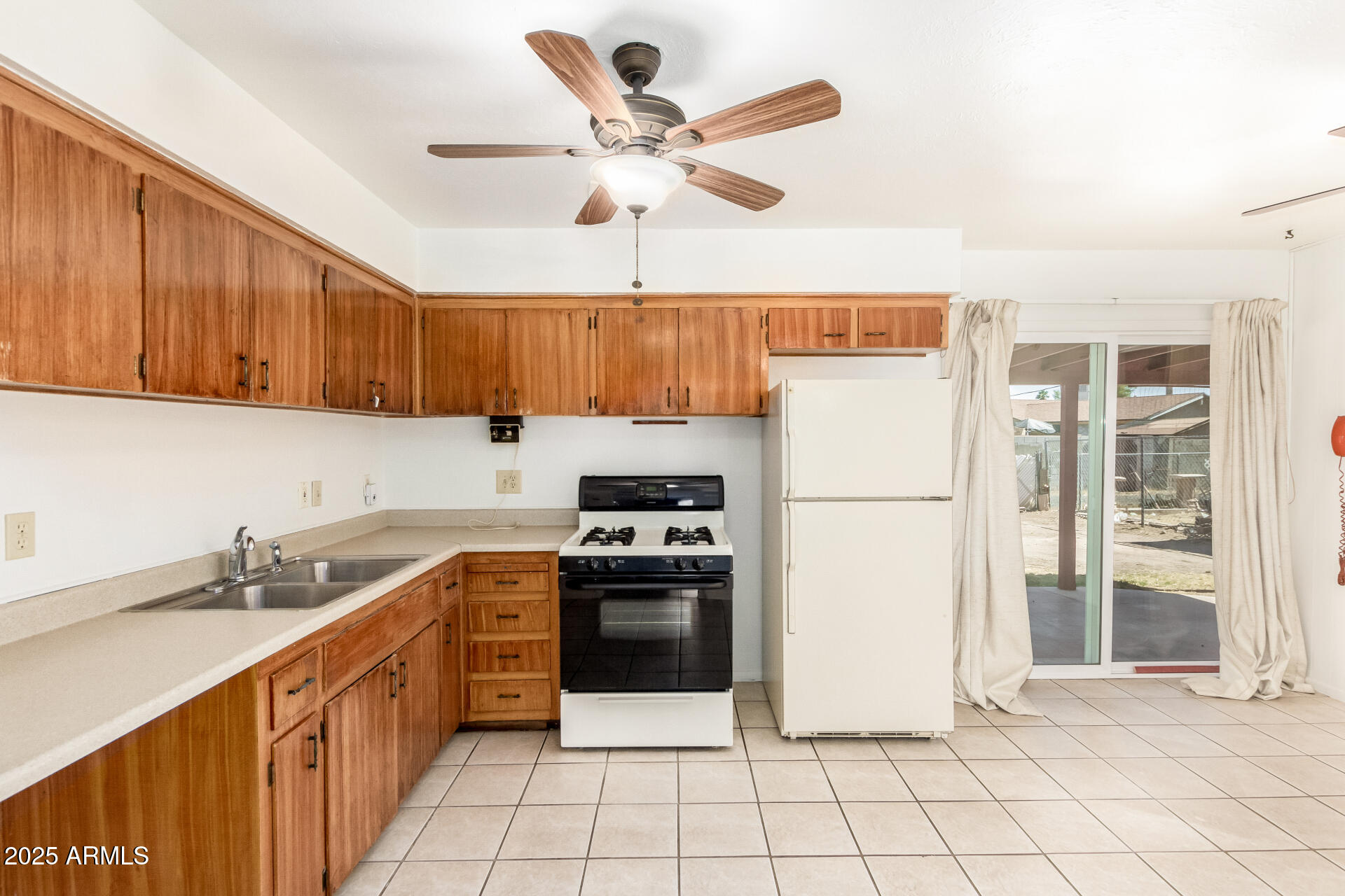 6521 W FLOWER Street