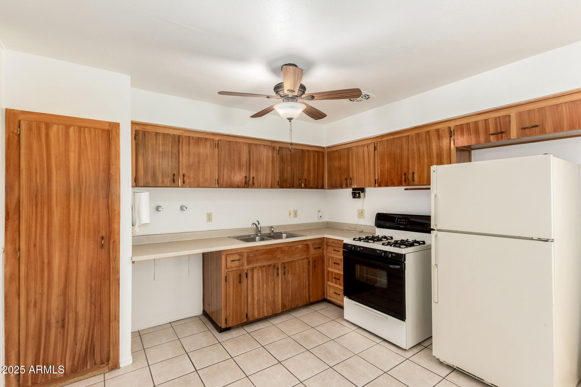 6521 W FLOWER Street