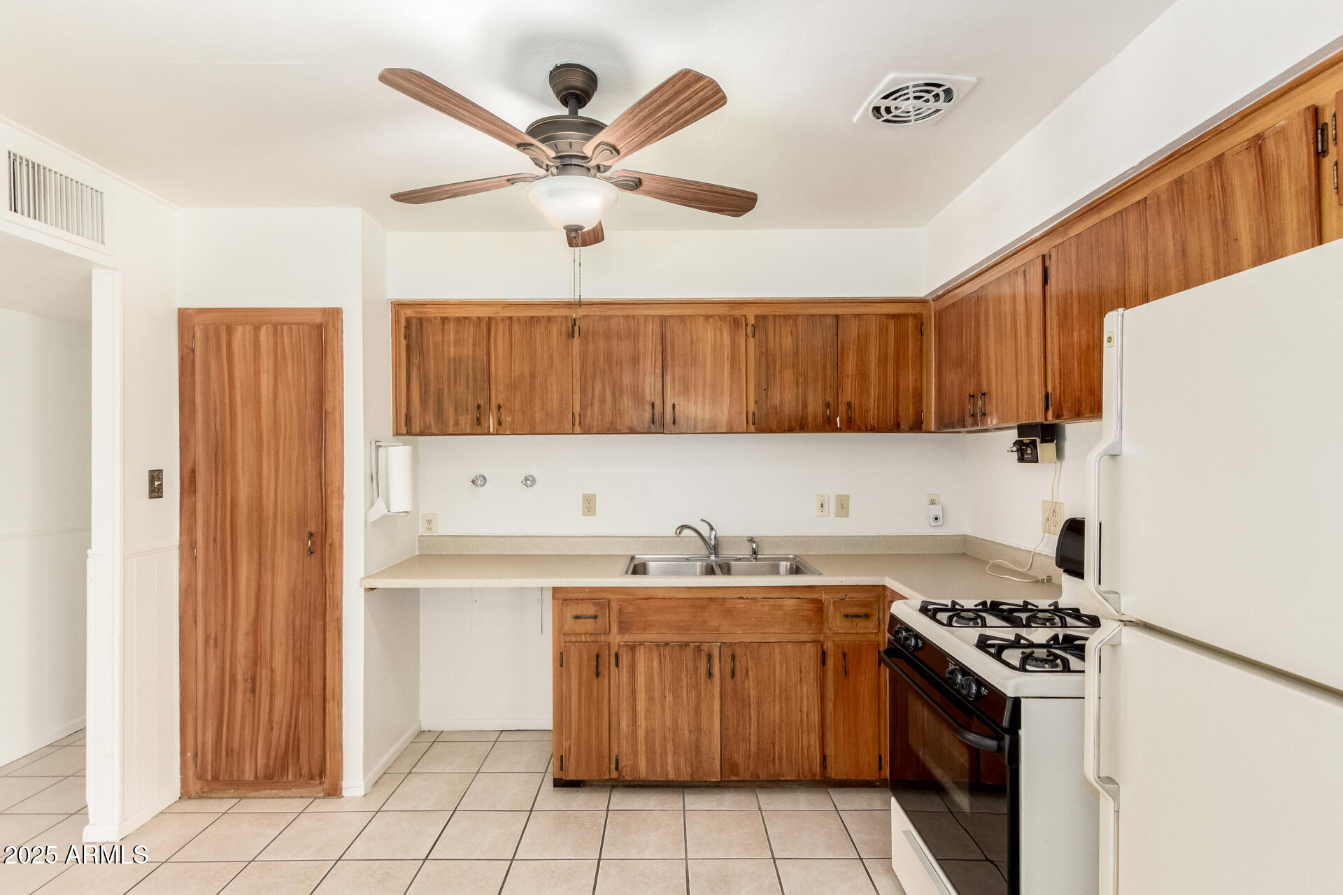 6521 W FLOWER Street