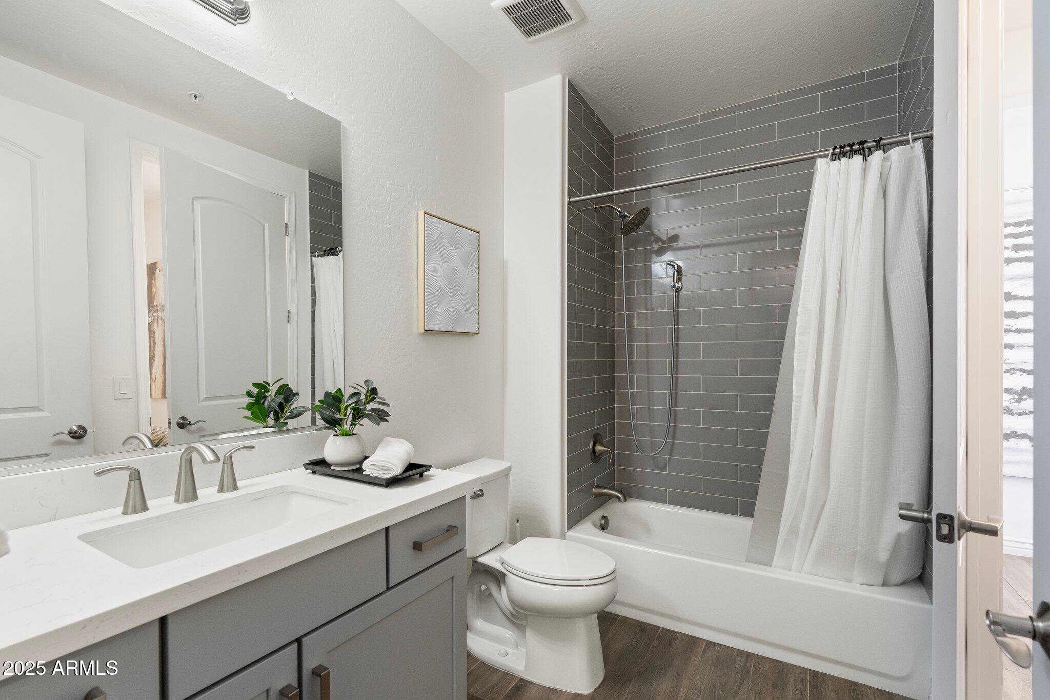 5100 E RANCHO PALOMA Drive, 1044