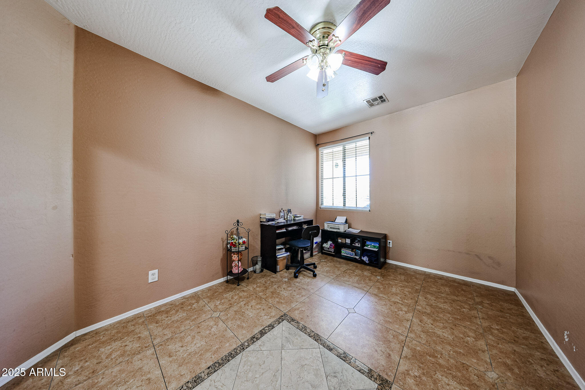 10414 W WINDSOR Avenue