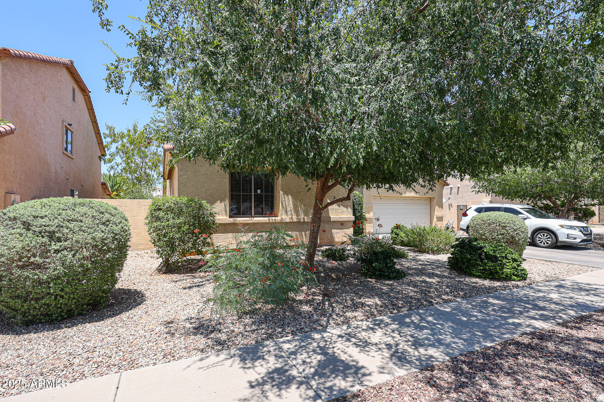 10414 W WINDSOR Avenue