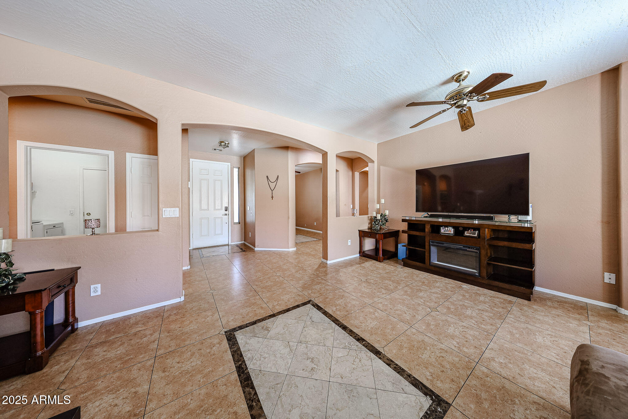 10414 W WINDSOR Avenue