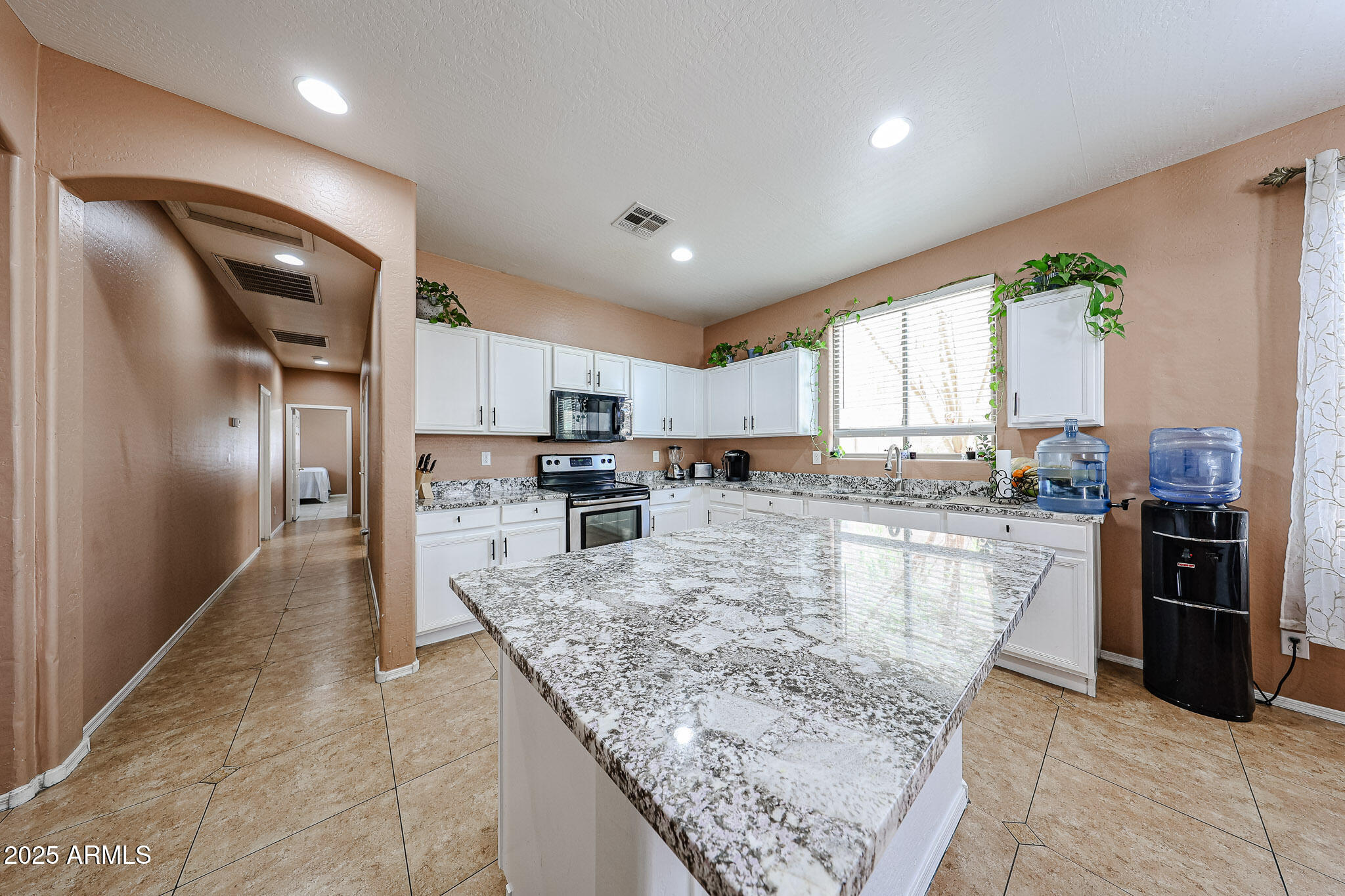 10414 W WINDSOR Avenue