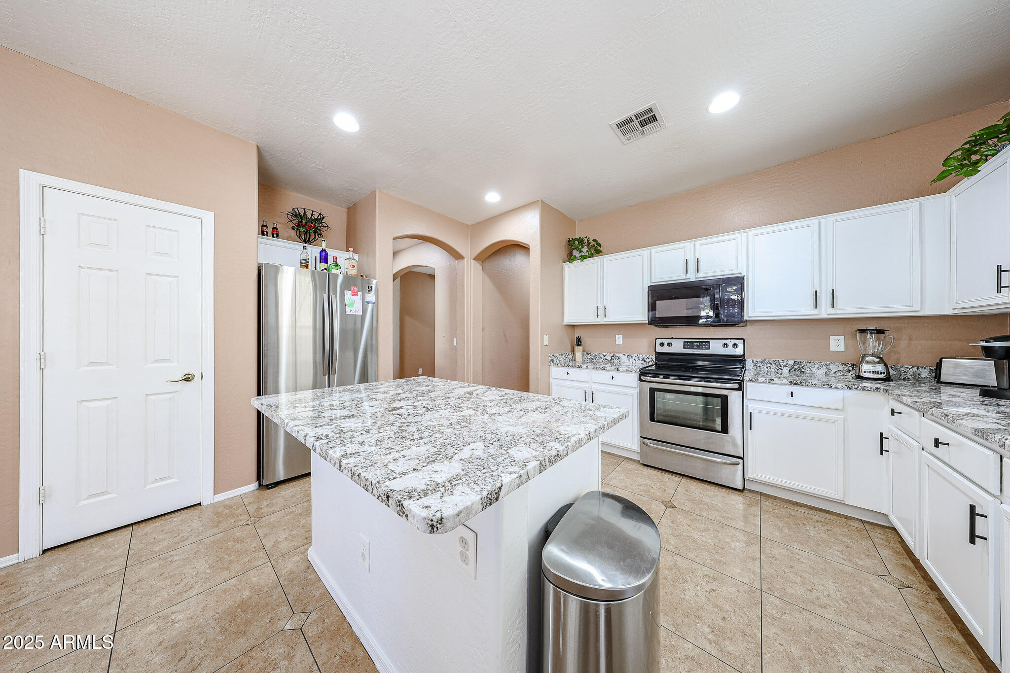 10414 W WINDSOR Avenue