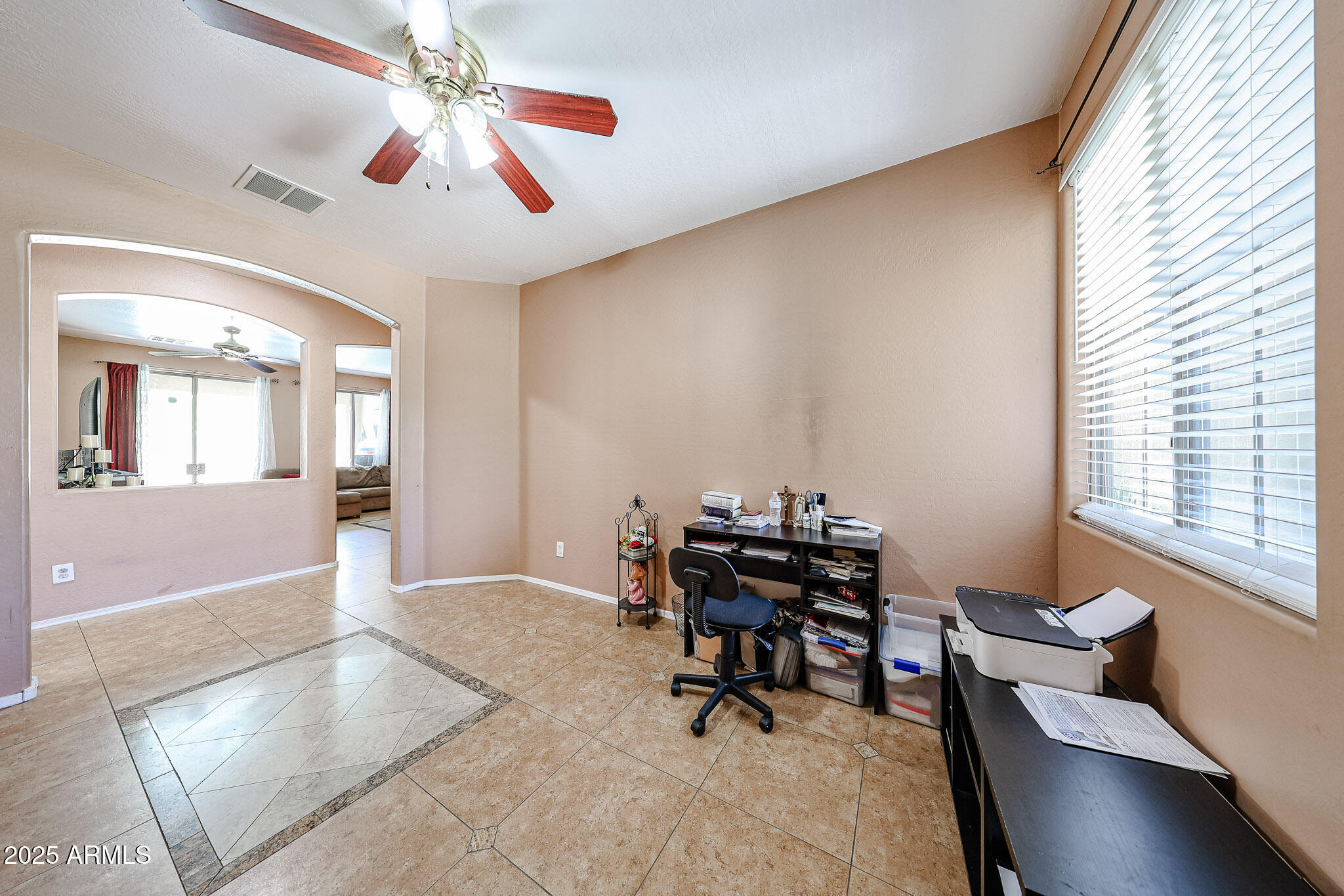 10414 W WINDSOR Avenue