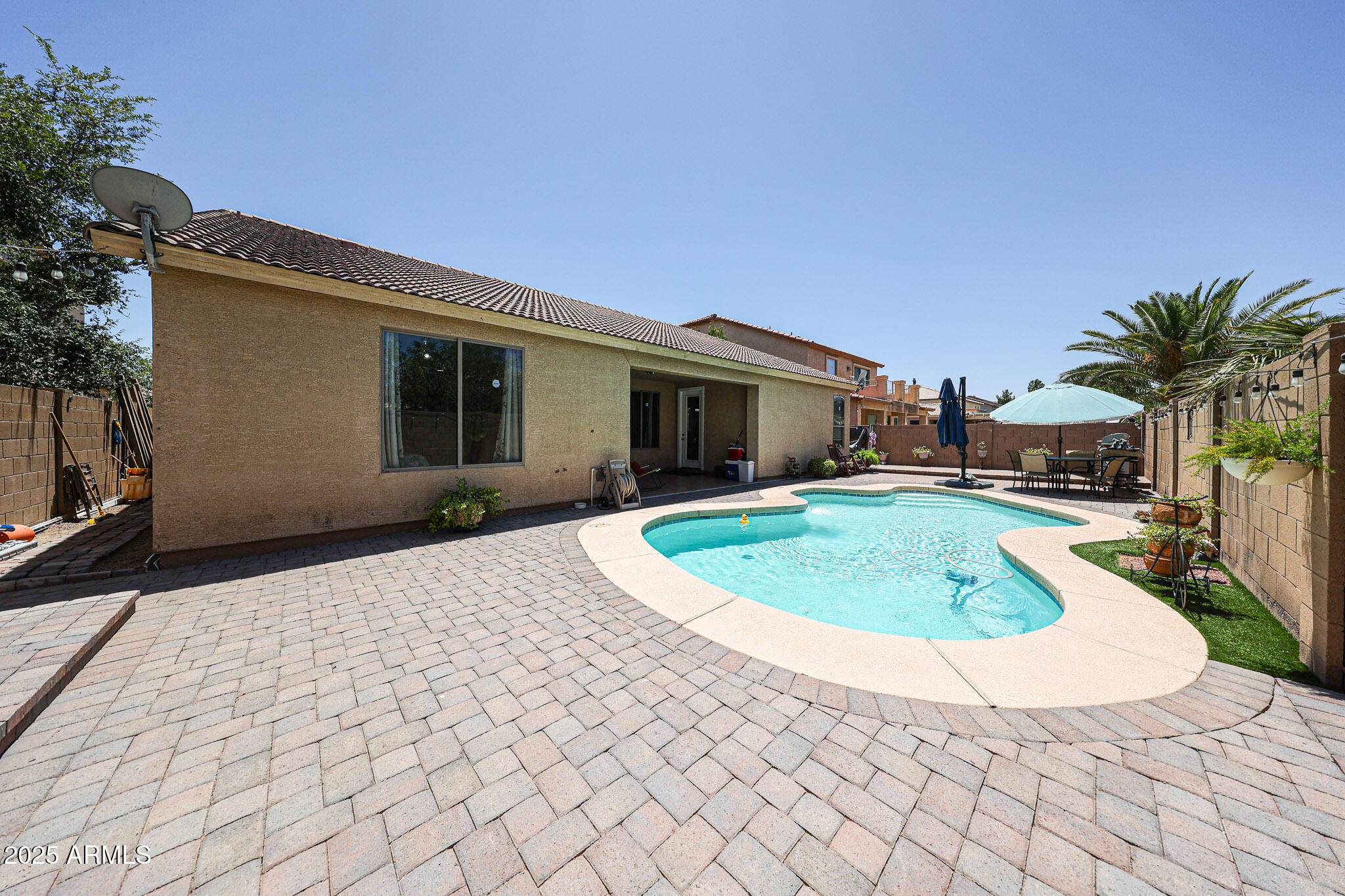 10414 W WINDSOR Avenue