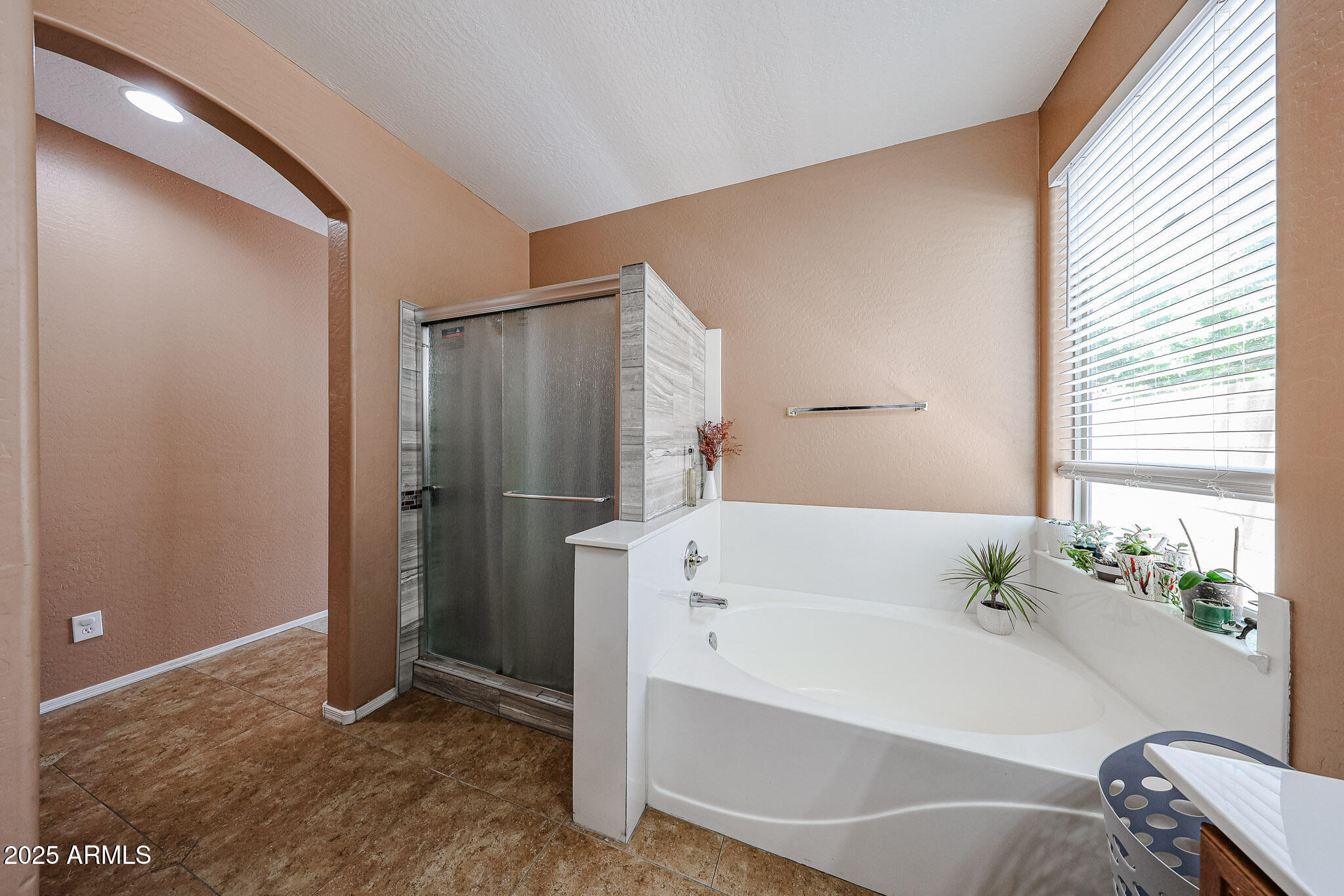 10414 W WINDSOR Avenue