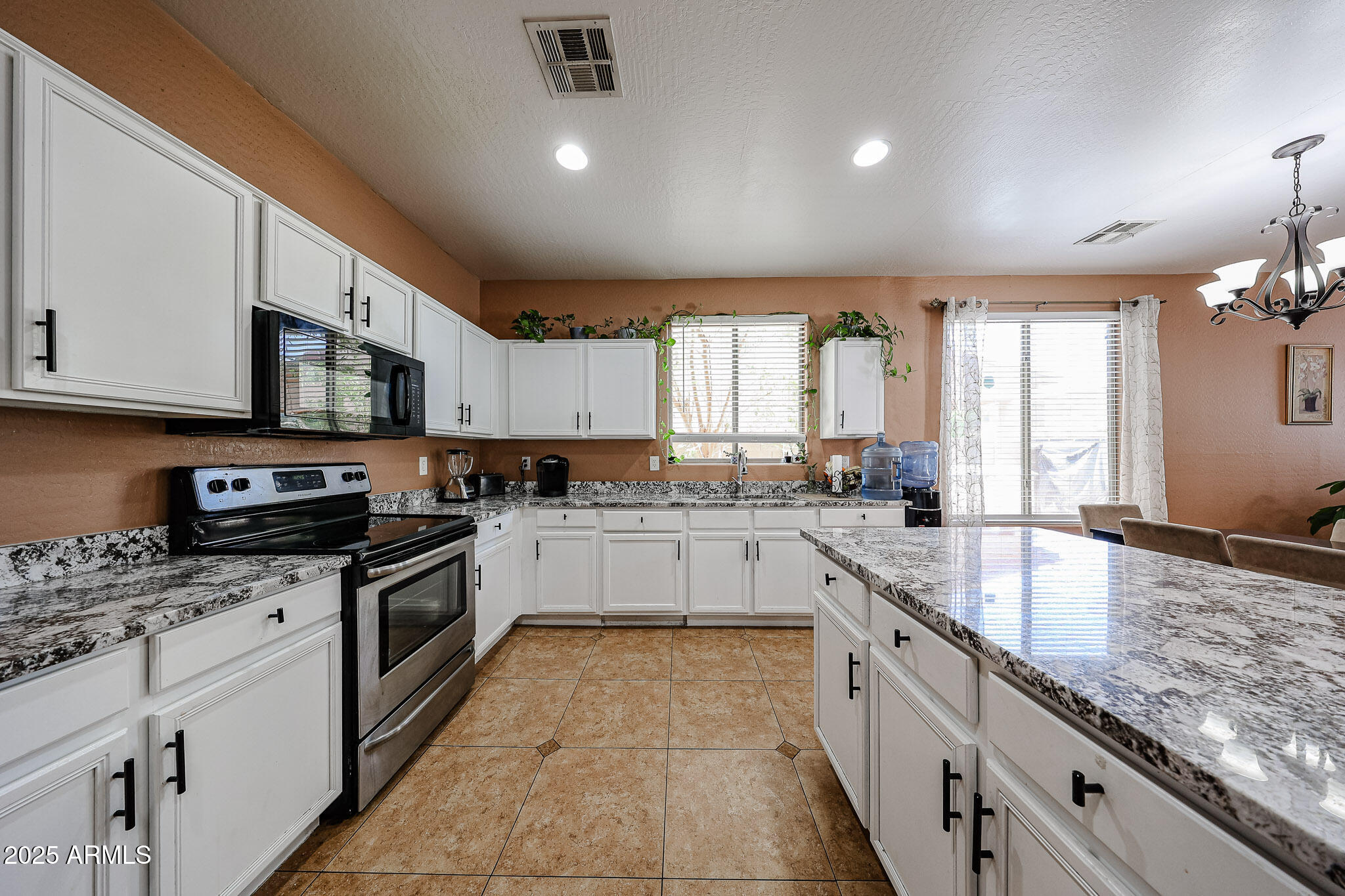 10414 W WINDSOR Avenue