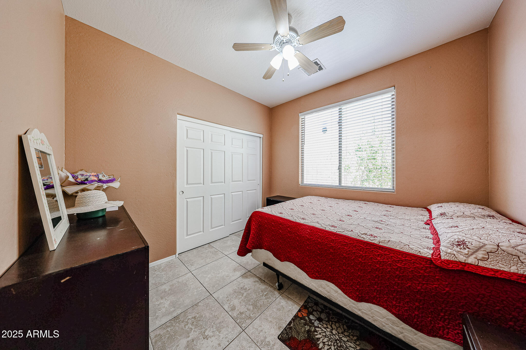 10414 W WINDSOR Avenue